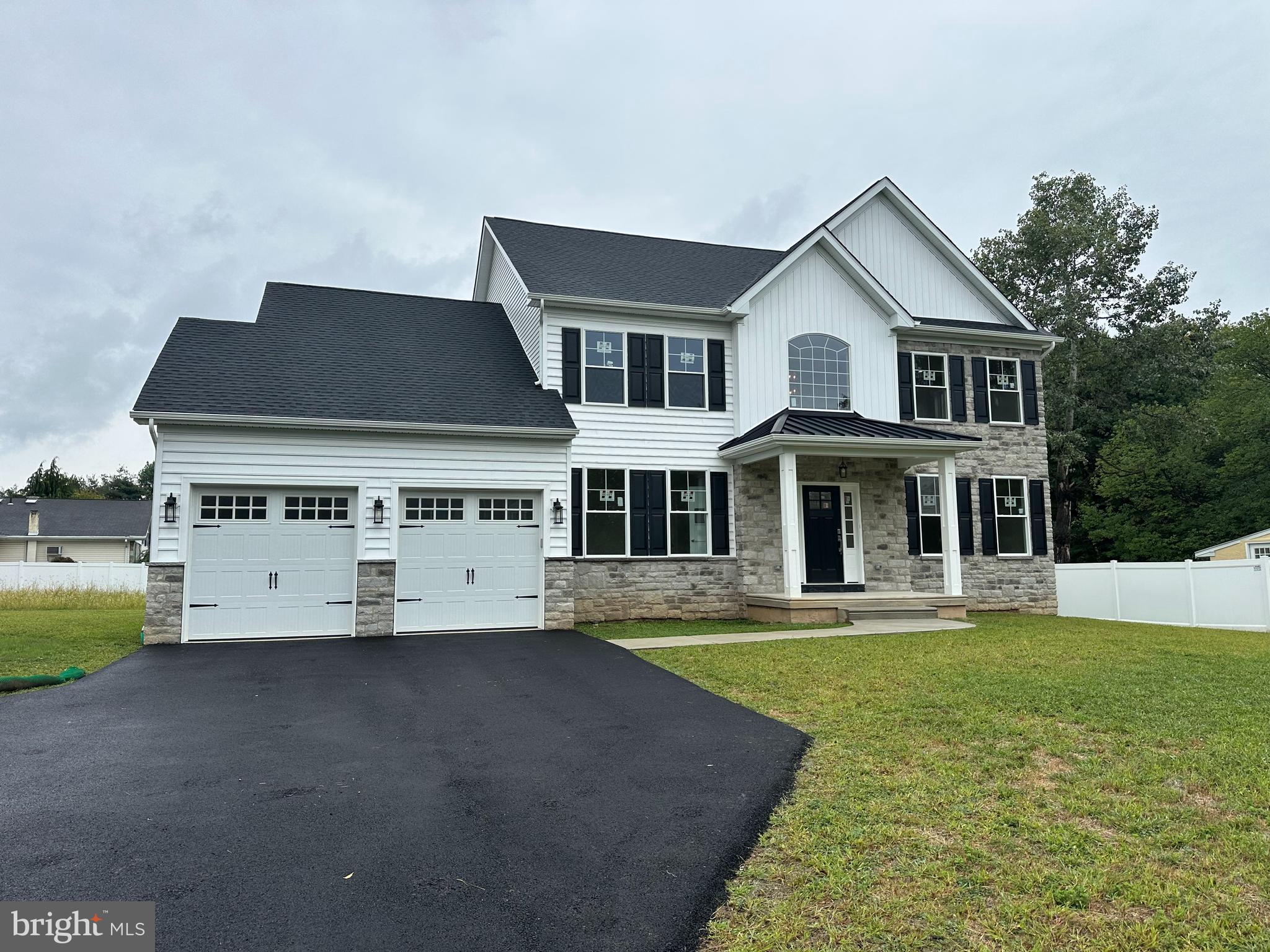 Beautiful luxury new construction in desirable Upper Southampton Township !! Located minutes from all the shopping and eateries at " The Market at Huntingdon Valley " Only 2 available . 4 bedrooms , 2.5 baths main and upper floor . Full large rear walk out basement . 2 car front garage . Appx 2800 sq ft 1st and 2nd floor . appx 1300 sq ft basement . Price is $900k with unfinished basement . $965k with finished basement and full bath in basement . Large half acre lots .
Ask about possible builder/lender incentive for 5.25% interest !!
1st floor offers front door with covered patio roof , 2 story foyer entry . Power room off hall . Off the side to study and laundry room with entrance to 2 car garage . Living room off hall way leading into the formal dining room . Large island kitchen with new appliances including microwave/dishwasher/gas range and refrigerator. stainless steel sink . Large breakfast area off kitchen leading into the family room with gas fireplace and vaulted ceiling . Sliders off the family room to a large 14 x25 foot deck . 2nd floor offers 4 nice size bedrooms engineered hardwoods , all have closets , hall bath with large double sinks and shower tub combo . Primary bedroom with large full primary bath with soaking tub , stall shower and double sink cabinet . Large walk in closet . Large walk out basement with roughed in plumbing for full bath , sump pit and pump . Dual Zone HVAC , 200 amp electric breaker box . Builder is offering a finished basement with full bath at $965k ( thats 65k for 1300 sq ft of finished living space !!) . Expected delivery 60 days from contract . Please do not visit the homes without an appointment - this is a live construction site . By appointment only . All details,dimensions, and finishes are approximate, buyers and buyers agents must do their due diligence with verify all information . The builder reserves the right to substitute finishes and make small changes if needed. Photos are of both houses . Estimated taxes are $11,000.00 please verify with township .