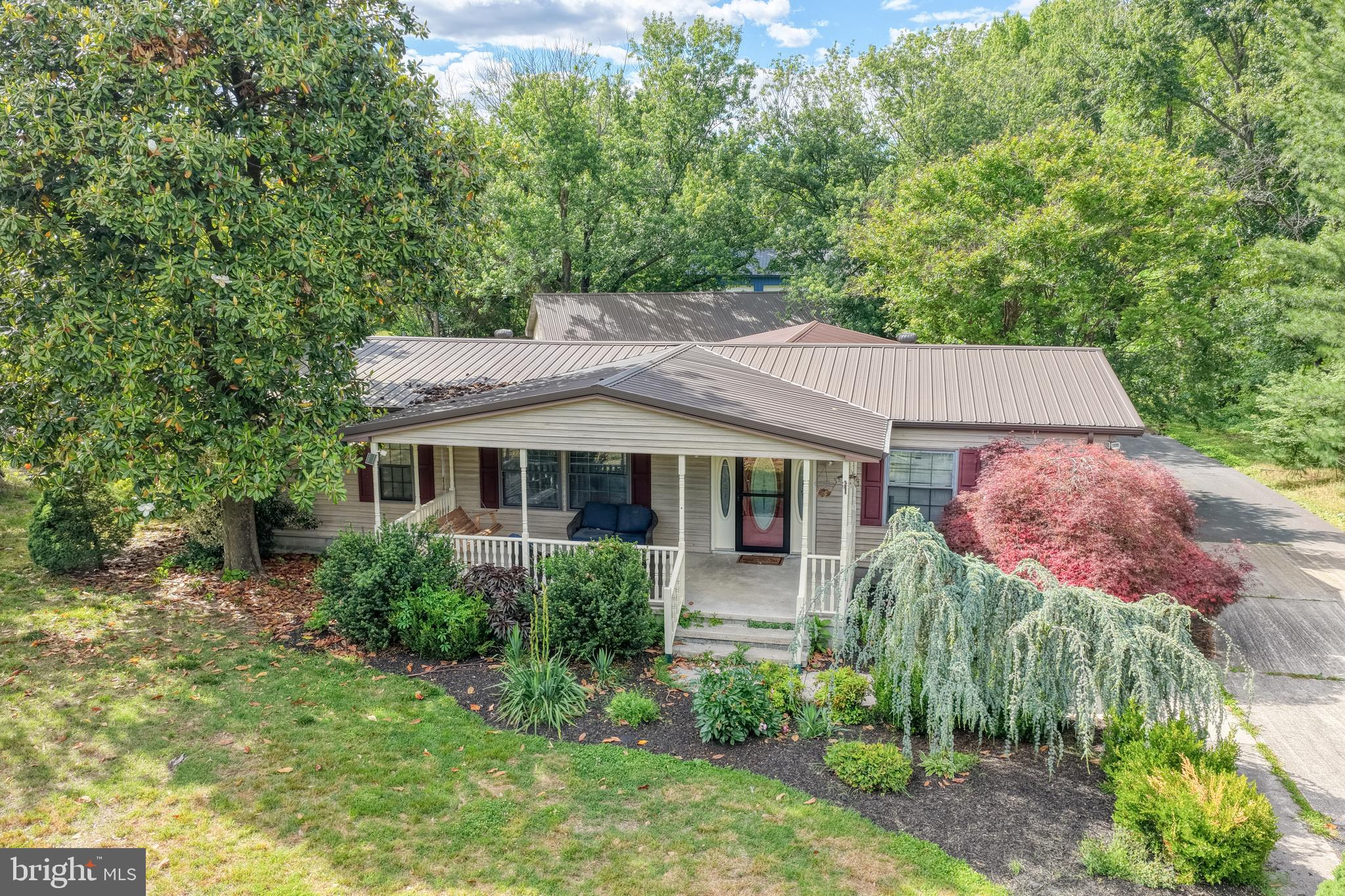 1077 DINAHS CORNER ROAD