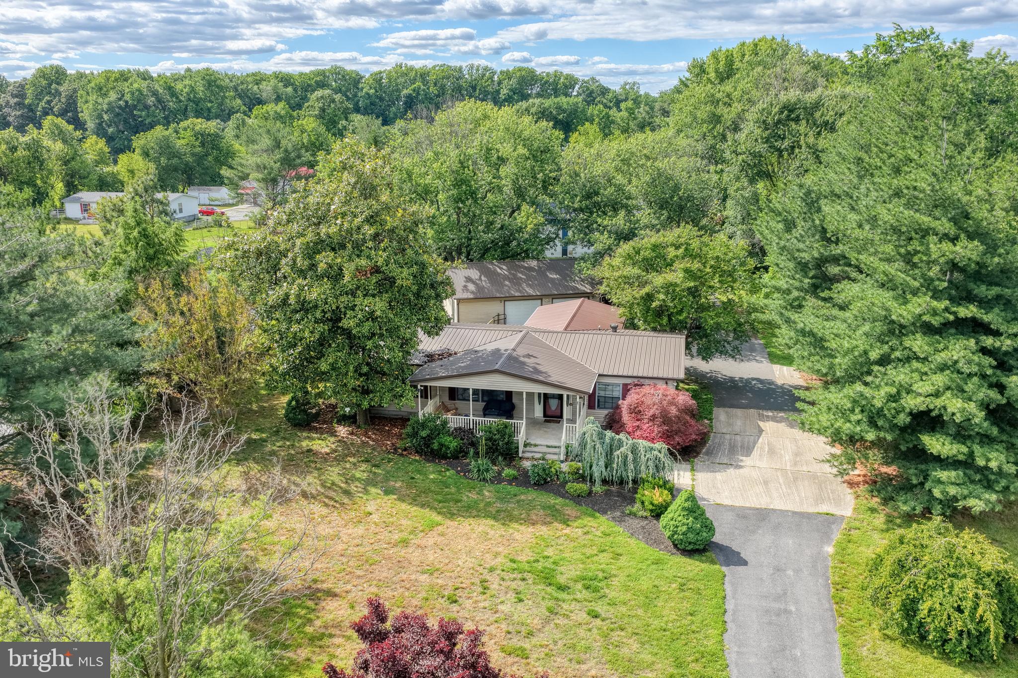 1077 DINAHS CORNER ROAD