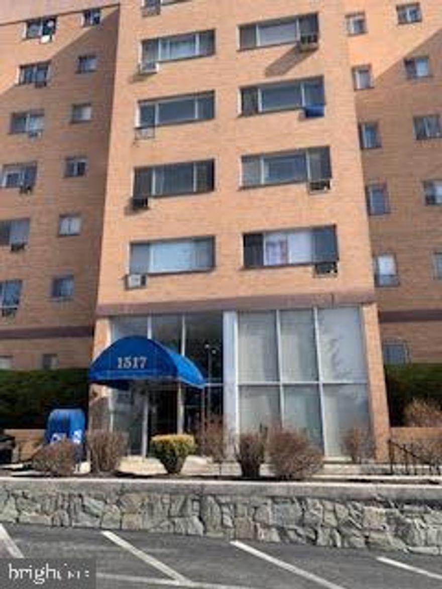 Cute 2 bedroom, 2 full bath condo in Penn Hill Condominium Complex, Open concept unit, has hardwood throughout, spacious living room, dining area. Nice views, needs some minor painting and general clean up, its a diamond in the rough! Monthly condo fee is $580 takes care of Heat, water, no furnace, no roof to maintain, only thing owner pays for is electric and cable!  Elevator and 2 parking spaces included! Laundry is on same floor!  MUST BE A CASH BUYER!!!