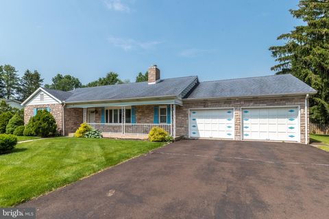 88 HICKORY DRIVE QUAKERTOWN PA 18951