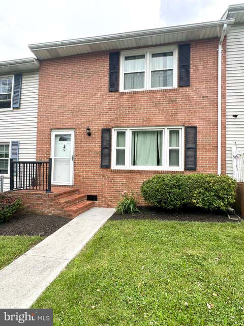 Townhouse For Sale - 8 Biggs Drive<br/> Warren County, FRONT ROYAL, VA 22630