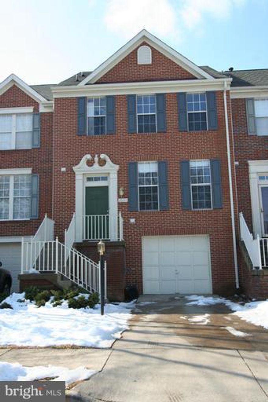 Fantastic TH in Cascades located next to Algonkian Park/Potomack Lakes Sportsplex**Granite counters, gas cooking, tons of cabinet space in Kit**Large MBR w/ vaulted ceiling & 2 closets**MBA w/ separate shower & tub**Finished w/o basement**Fenced-in Backyard**Walk to pool, tot lots, schools, commuter lot and much more!  Minutes to Dulles Airport, One Loudoun, Dulles TC, Rt. 7, 28, & FFX CTY PKWY!