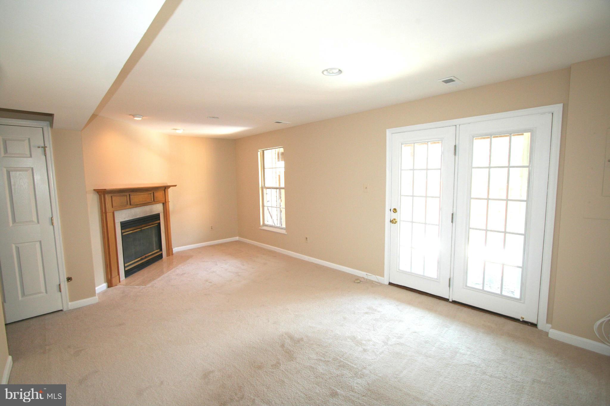 POTOMAC LAKES - Residential Lease