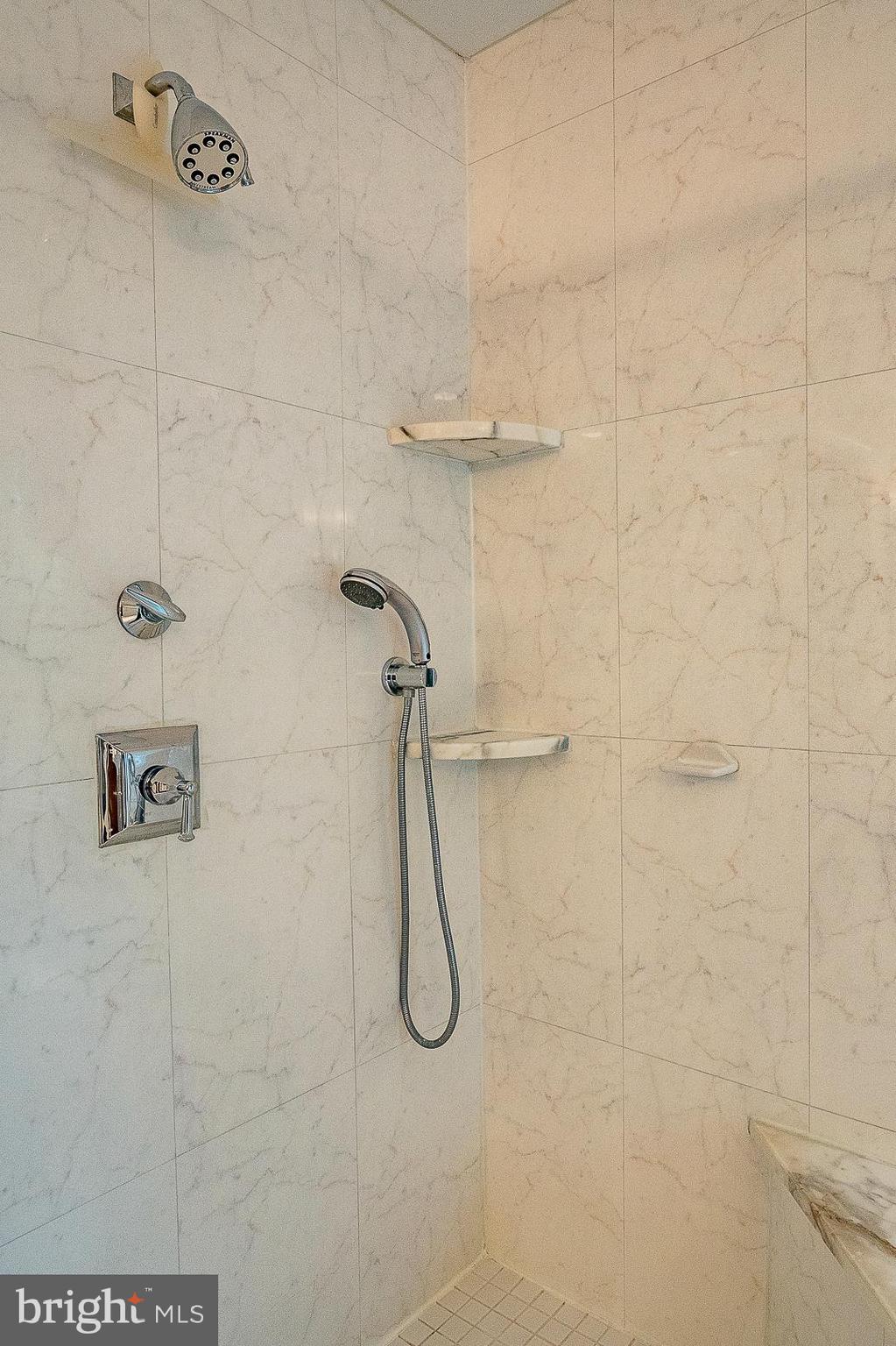 RAVENSCLIFF - Residential