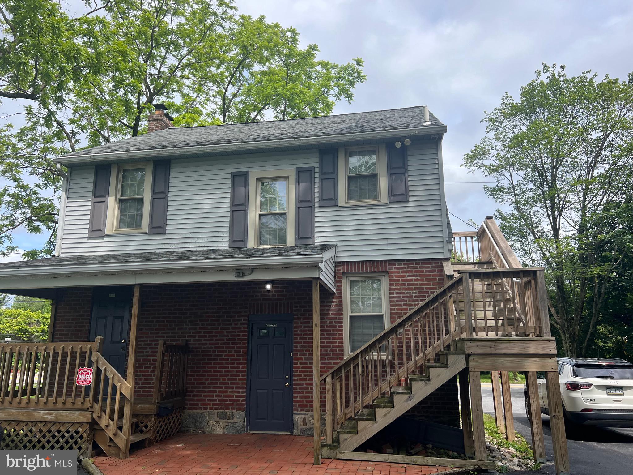 32 S PENNELL ROAD