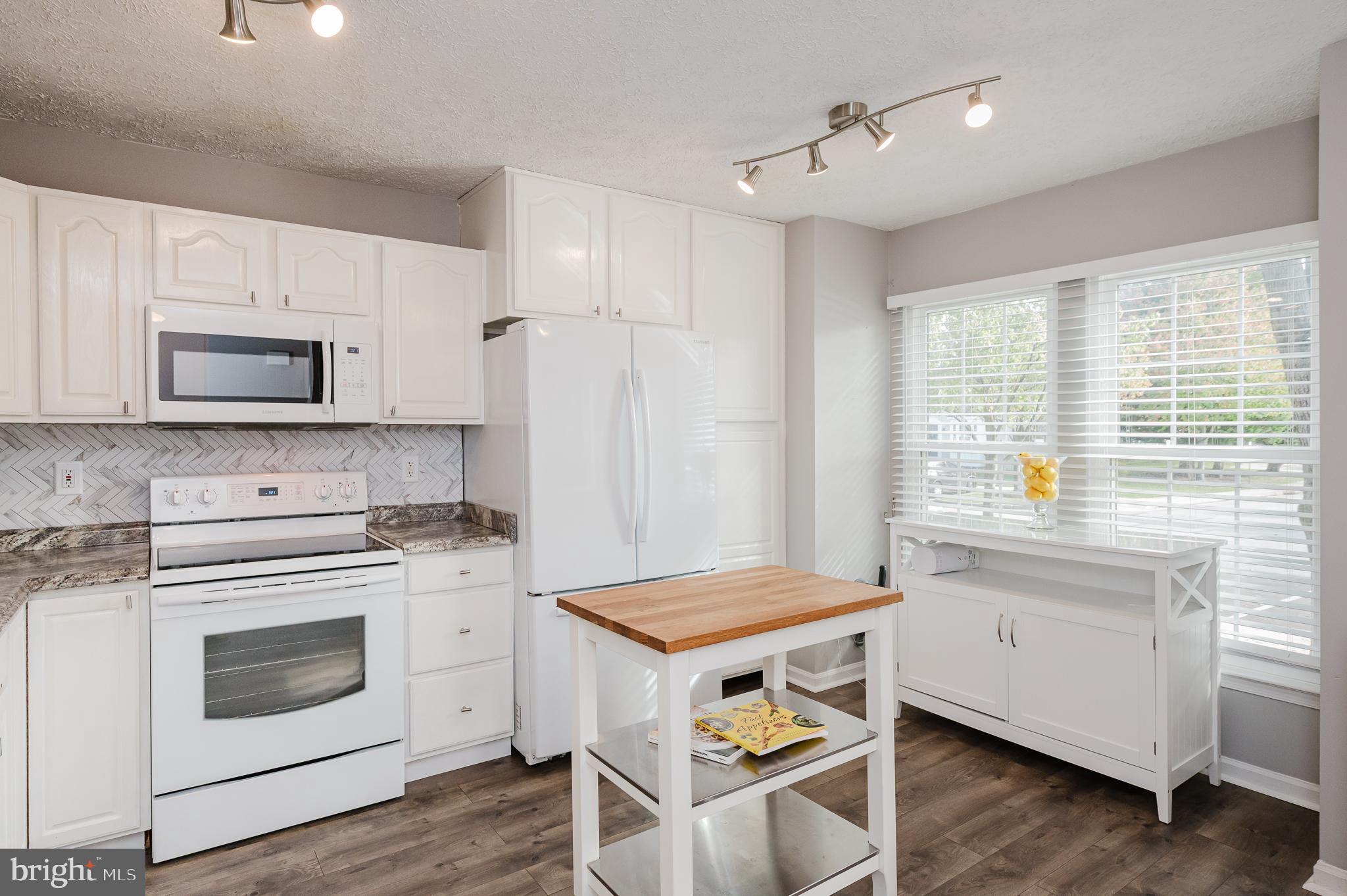 VILLAGE OF LONG REACH - Residential