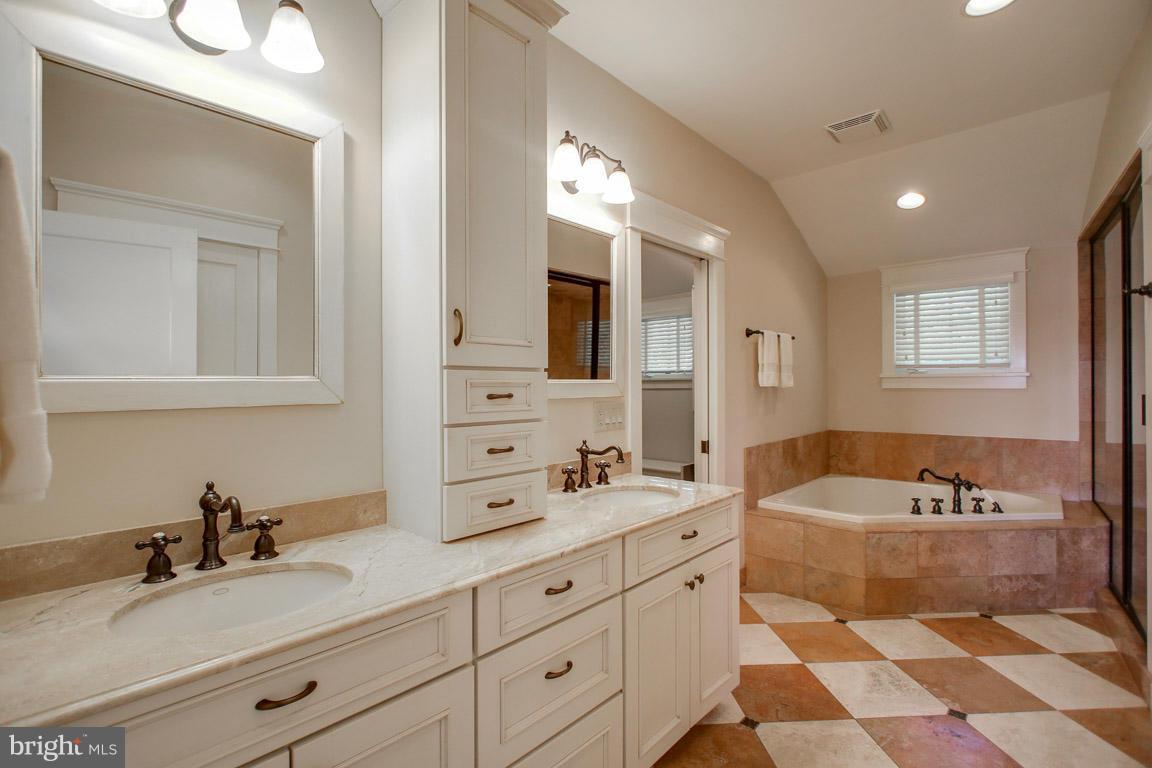 ROUND BAY - Residential