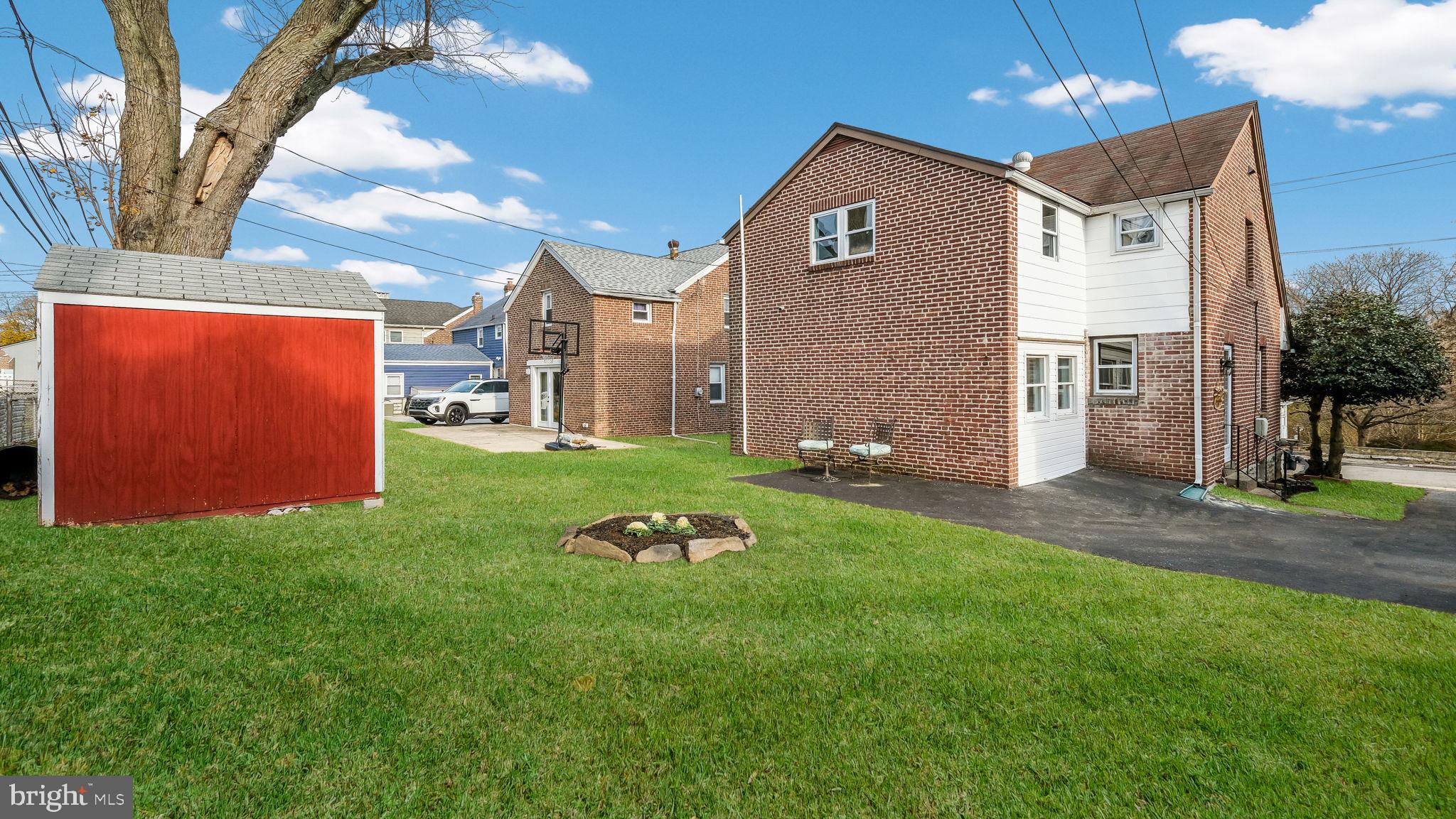 MILMONT PARK - Residential