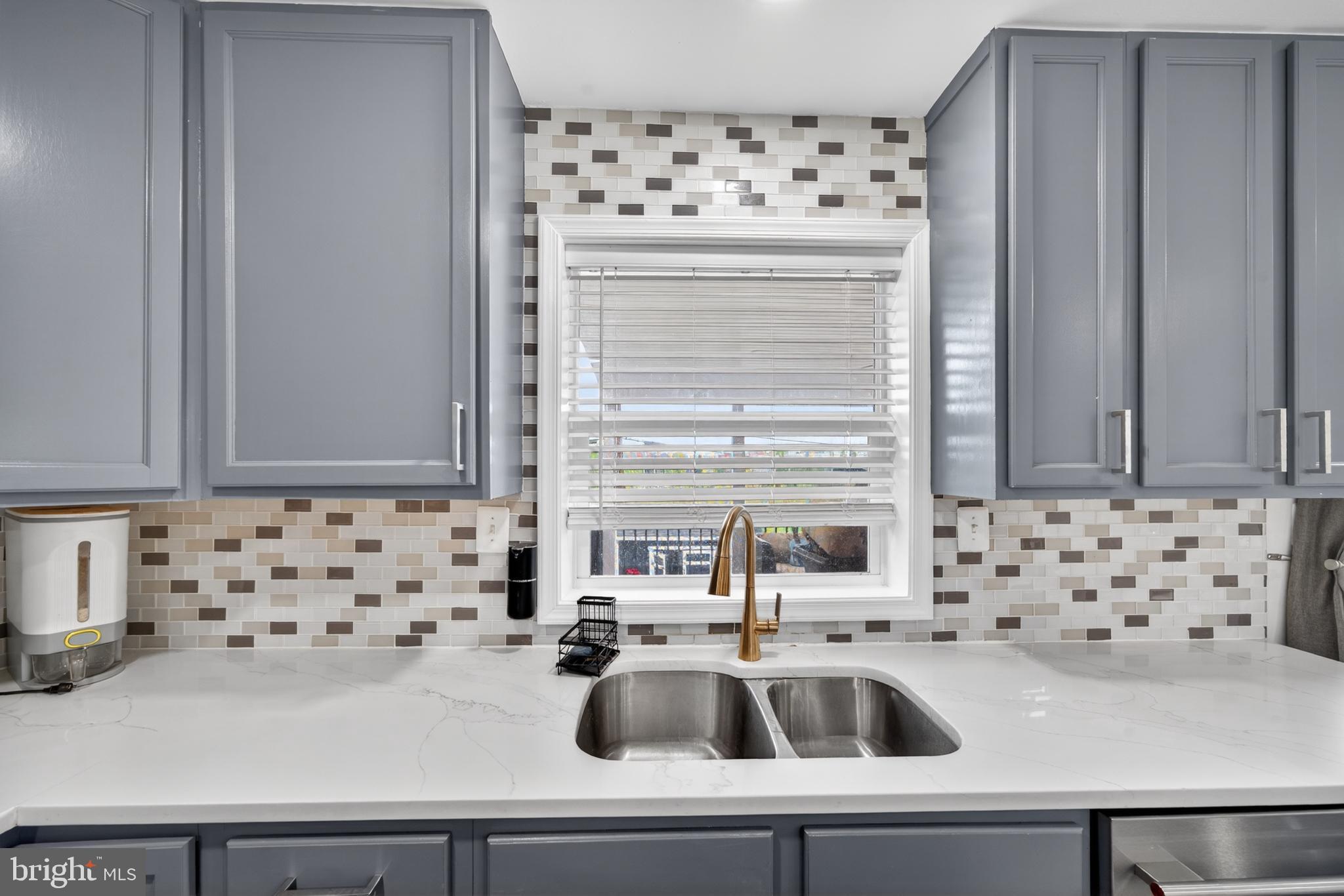 VIRGINIA KNOLLS - Residential