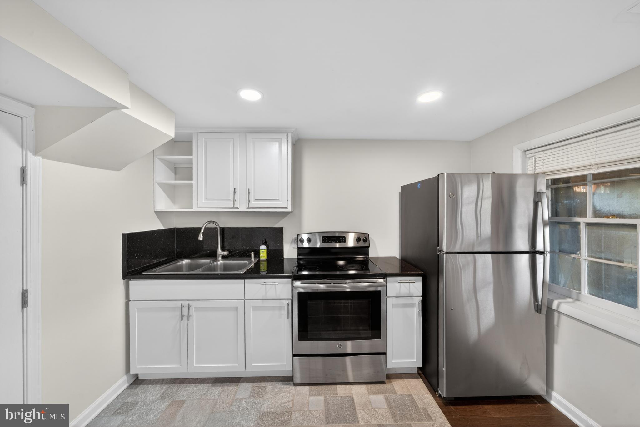 VIRGINIA KNOLLS - Residential