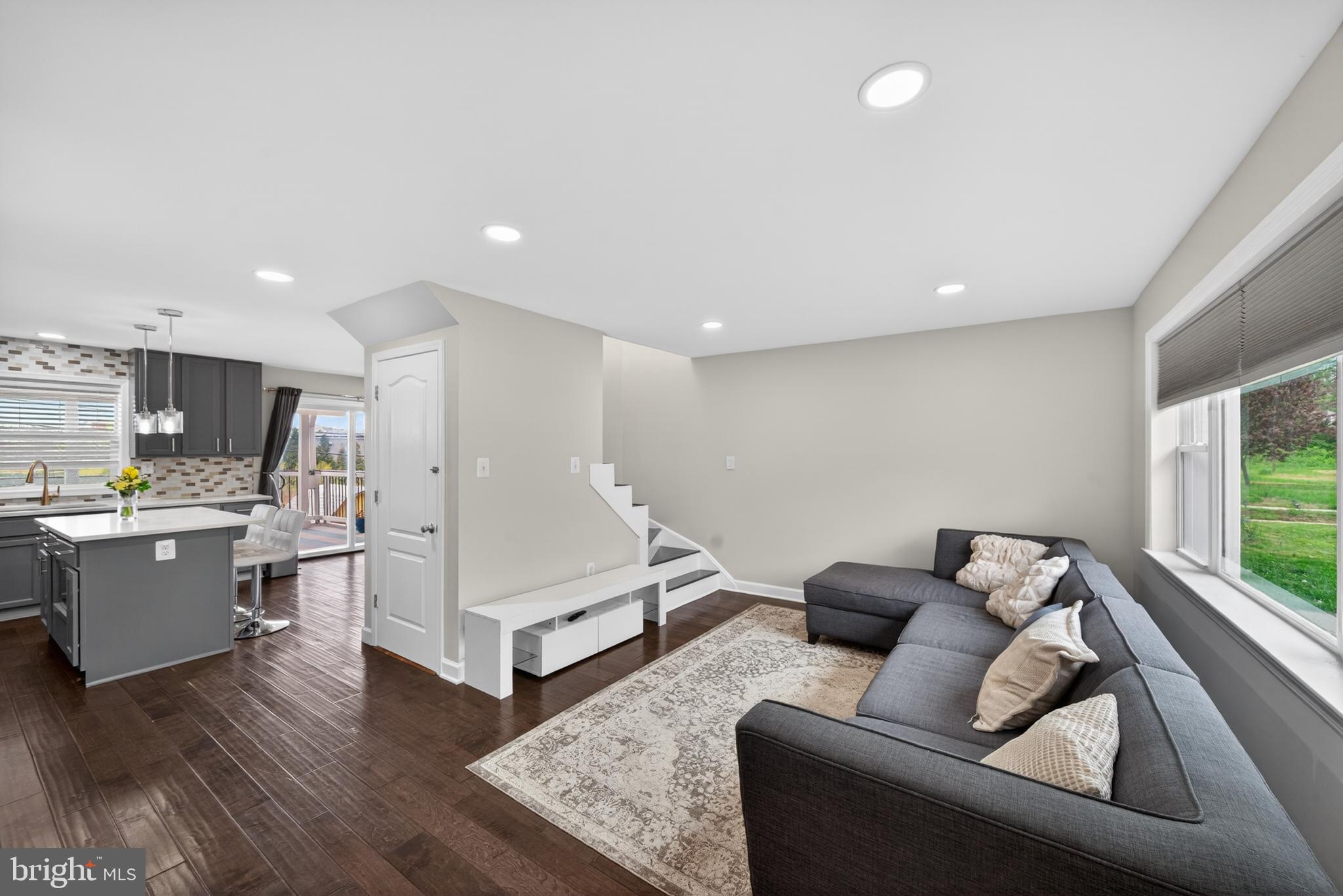 VIRGINIA KNOLLS - Residential