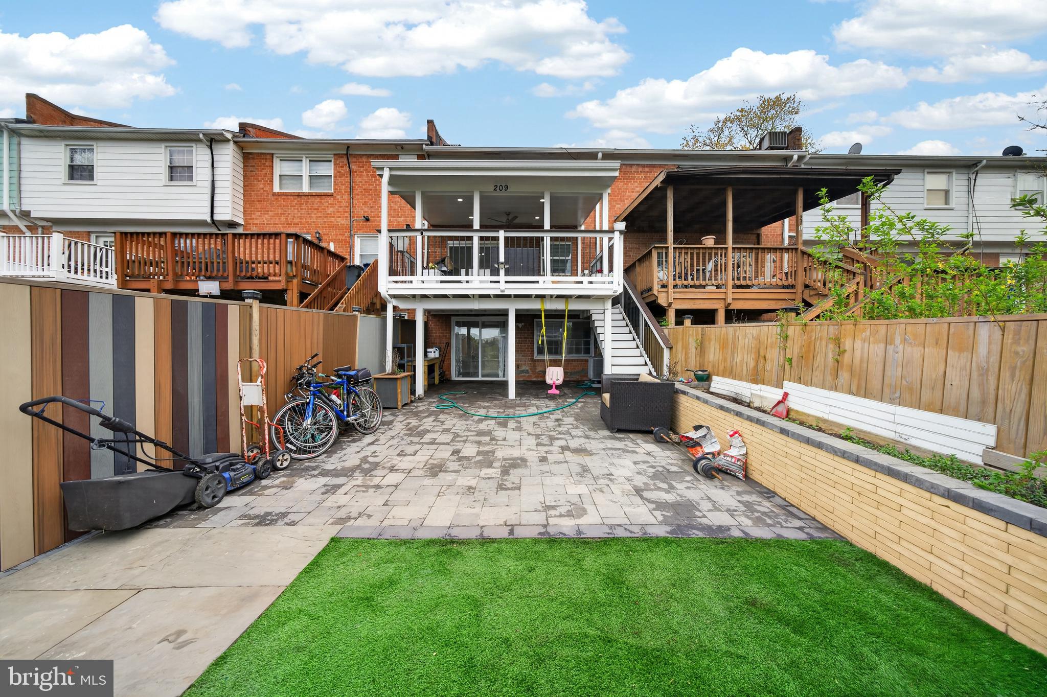 VIRGINIA KNOLLS - Residential