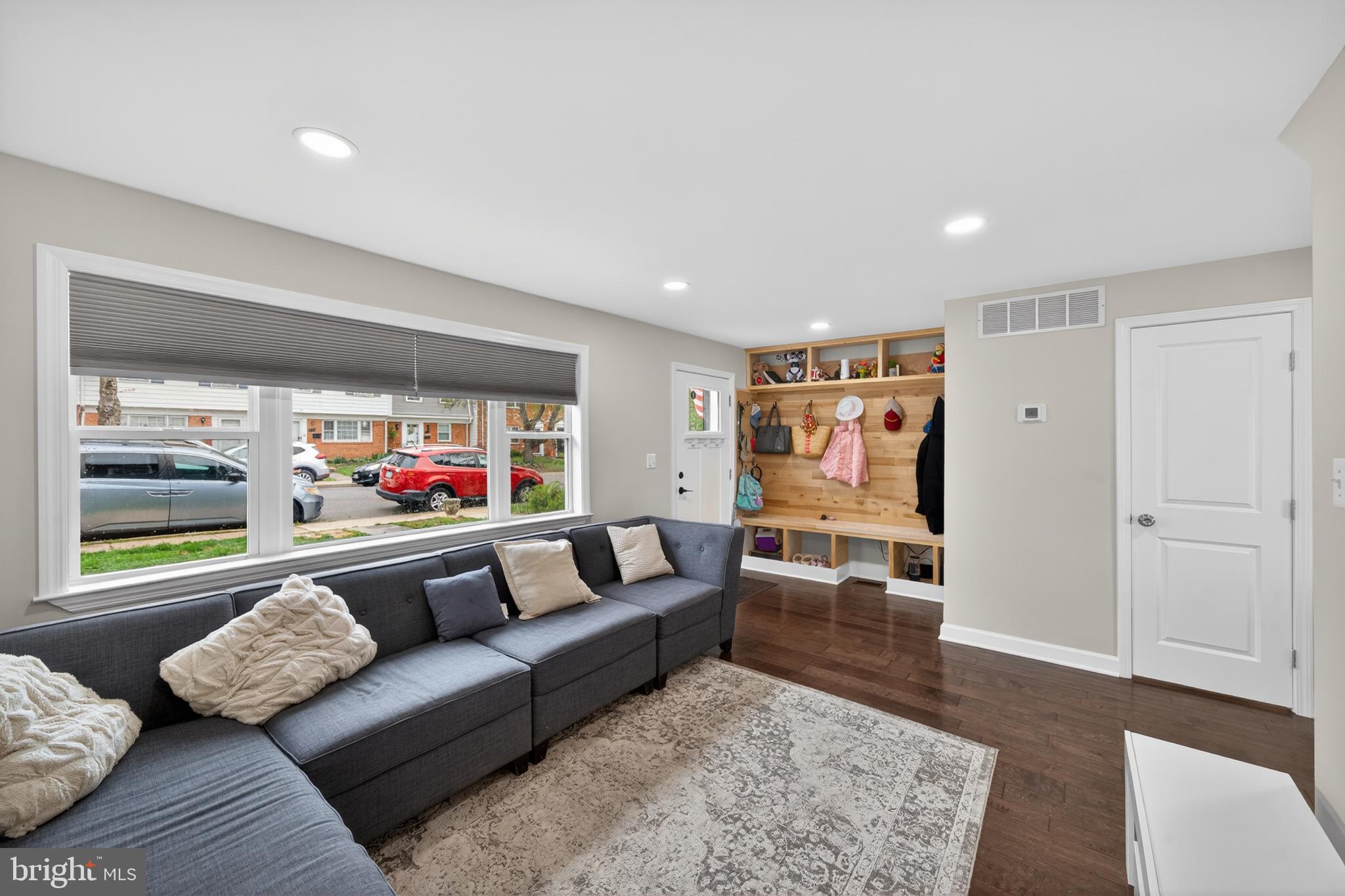 VIRGINIA KNOLLS - Residential