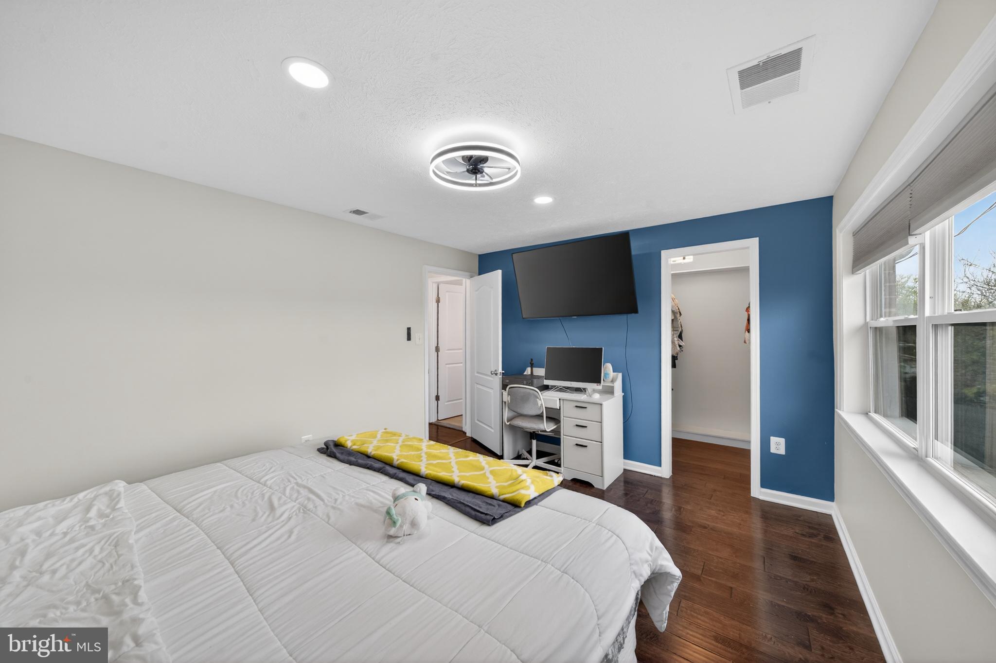 VIRGINIA KNOLLS - Residential