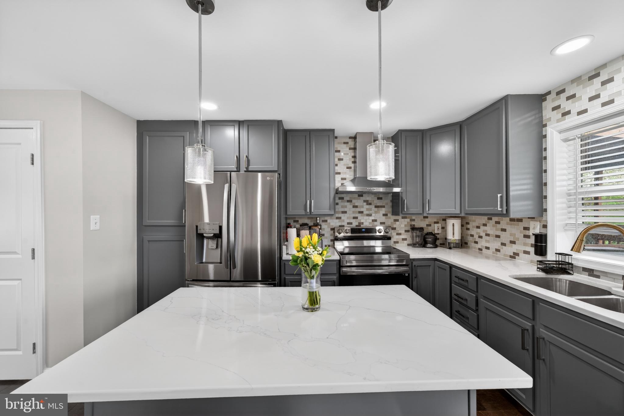 VIRGINIA KNOLLS - Residential