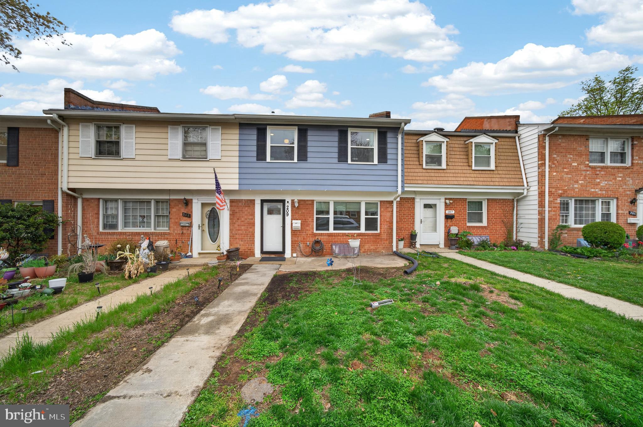 VIRGINIA KNOLLS - Residential