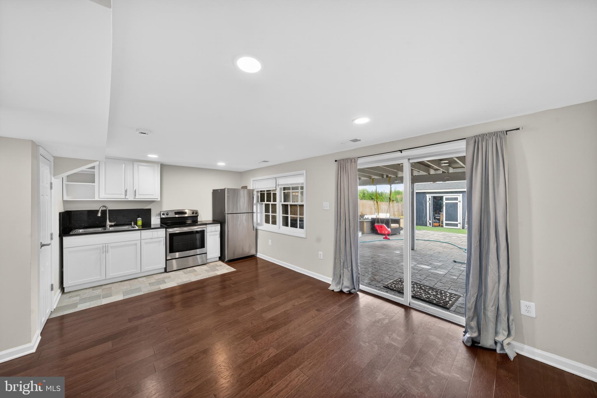 VIRGINIA KNOLLS - Residential