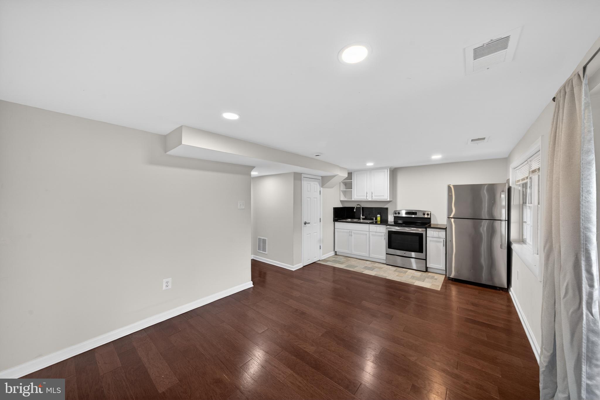 VIRGINIA KNOLLS - Residential