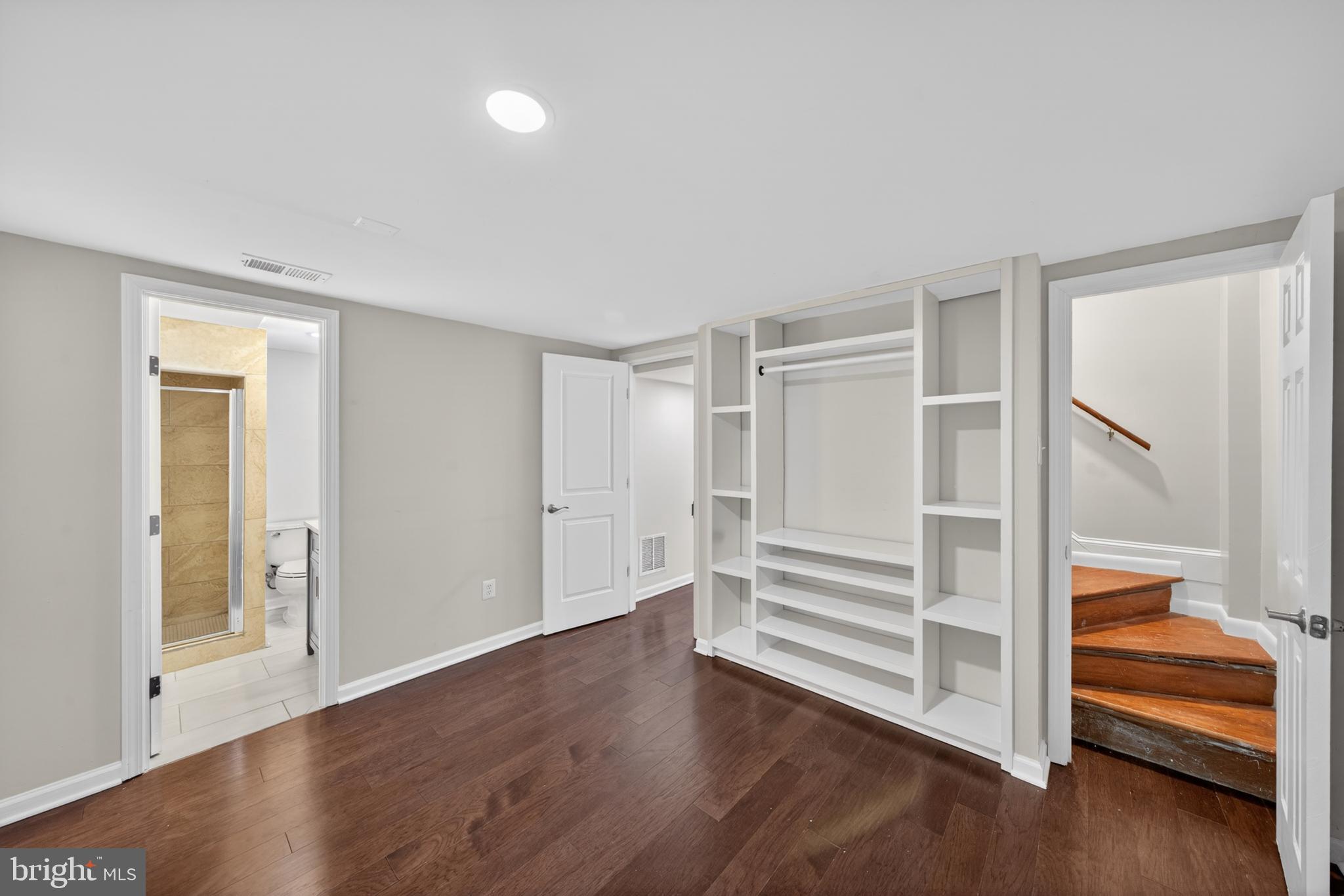 VIRGINIA KNOLLS - Residential