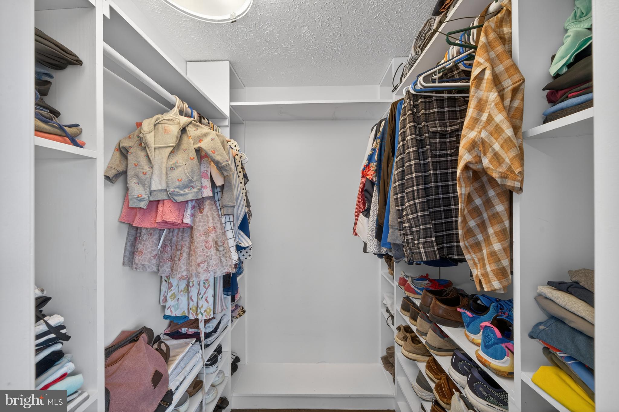 VIRGINIA KNOLLS - Residential