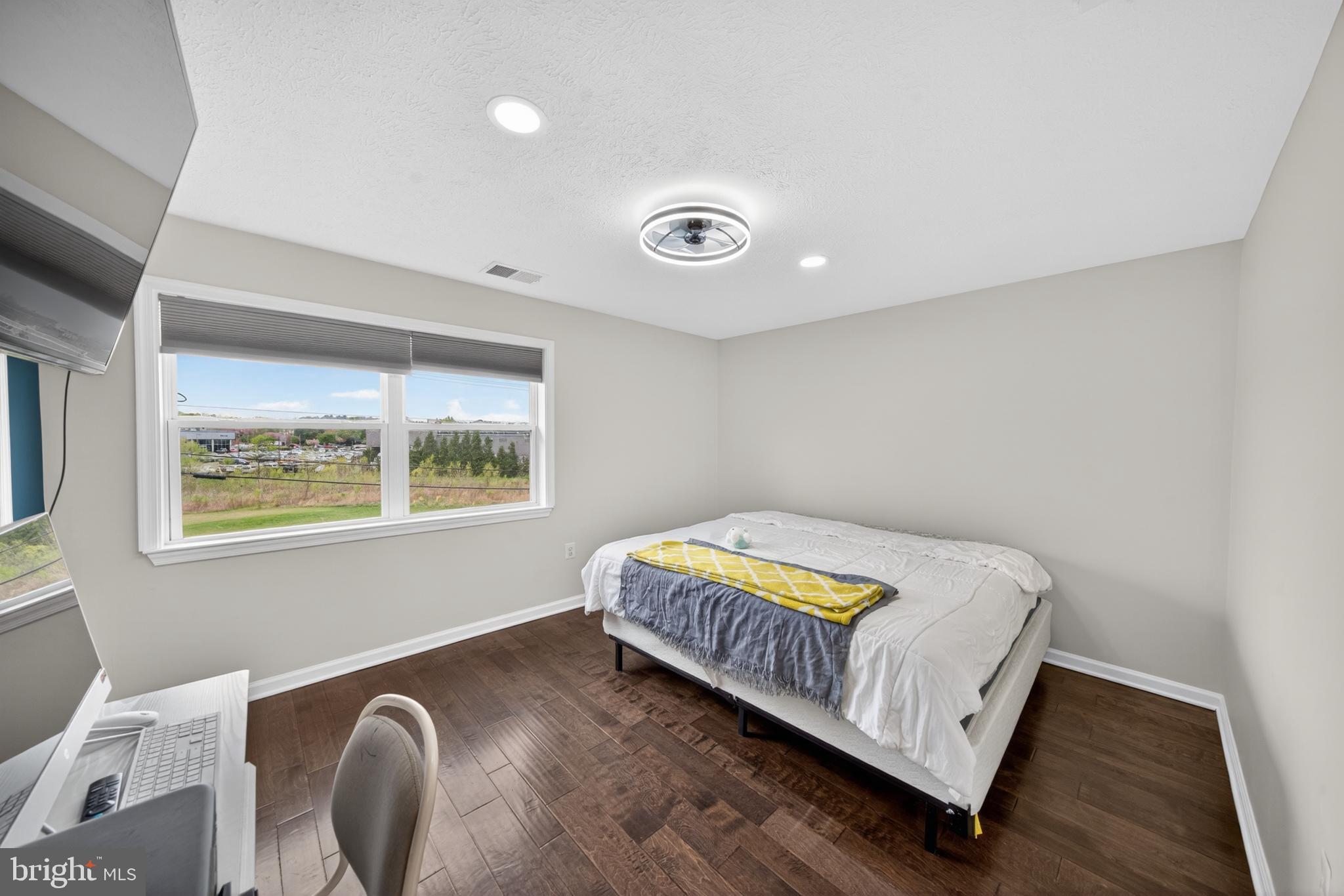 VIRGINIA KNOLLS - Residential