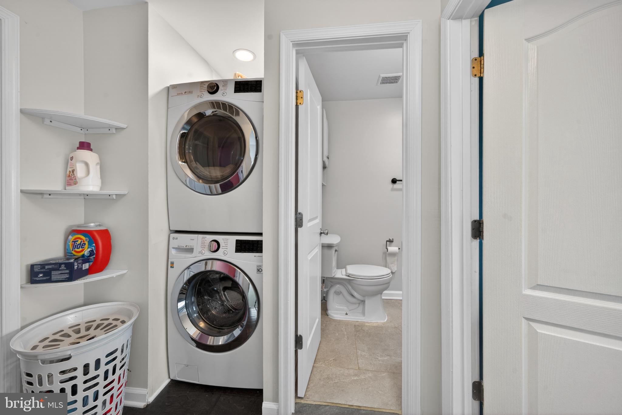 VIRGINIA KNOLLS - Residential