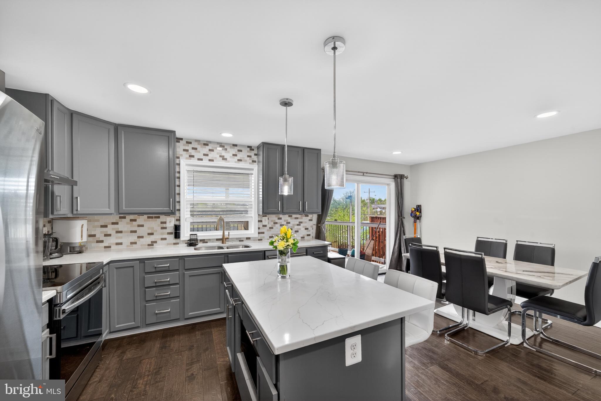 VIRGINIA KNOLLS - Residential