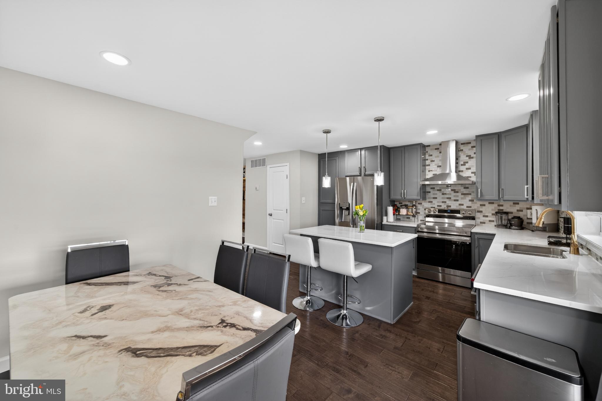 VIRGINIA KNOLLS - Residential