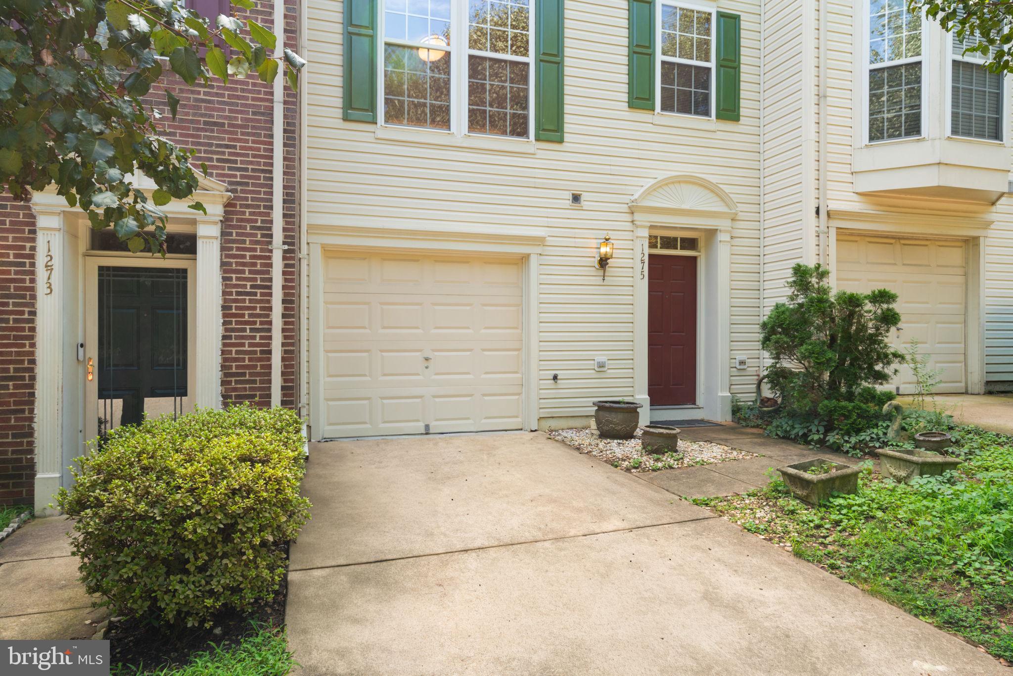 1275 CORBETT PLACE