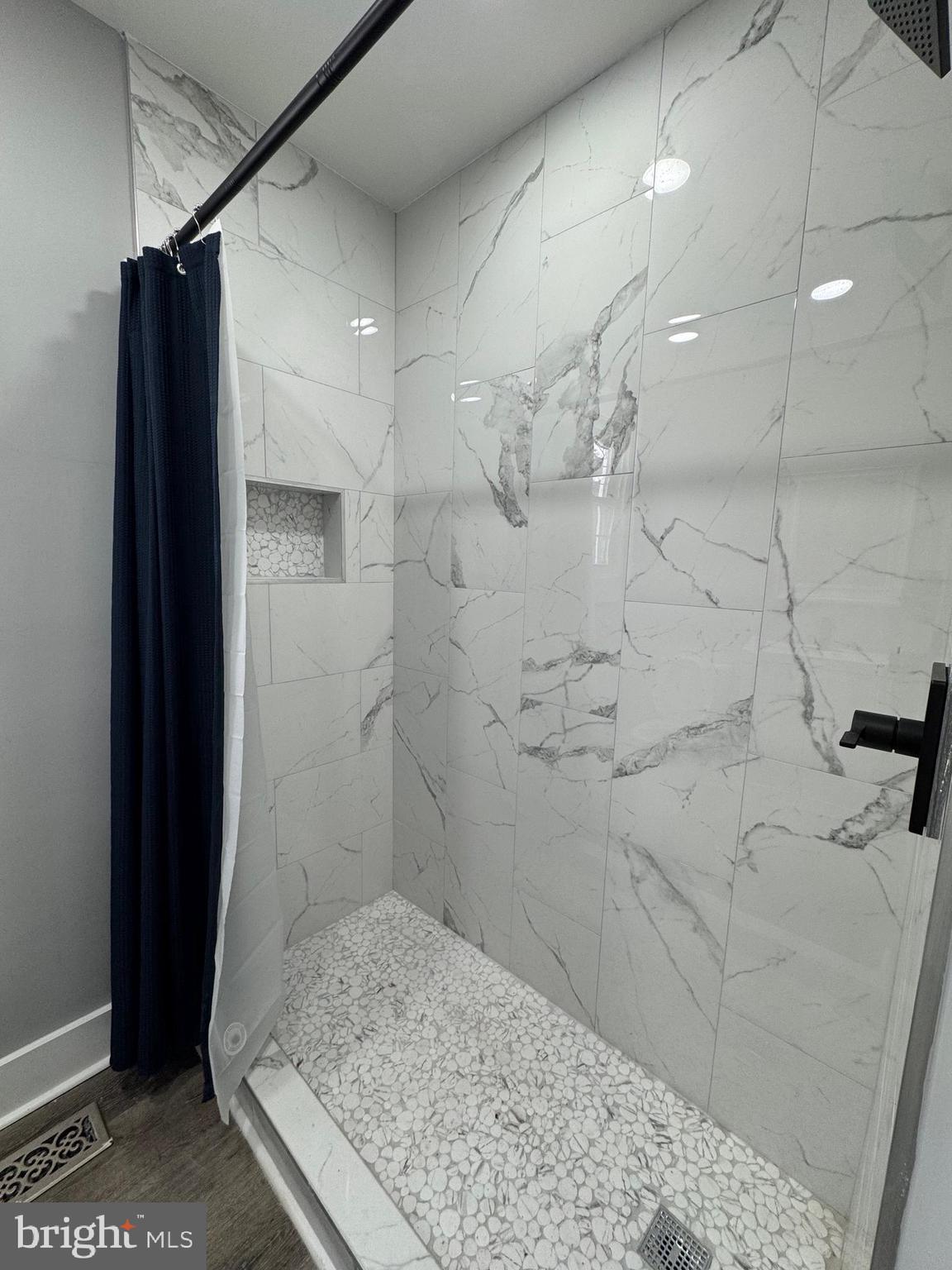 LAKE SHORE - Residential