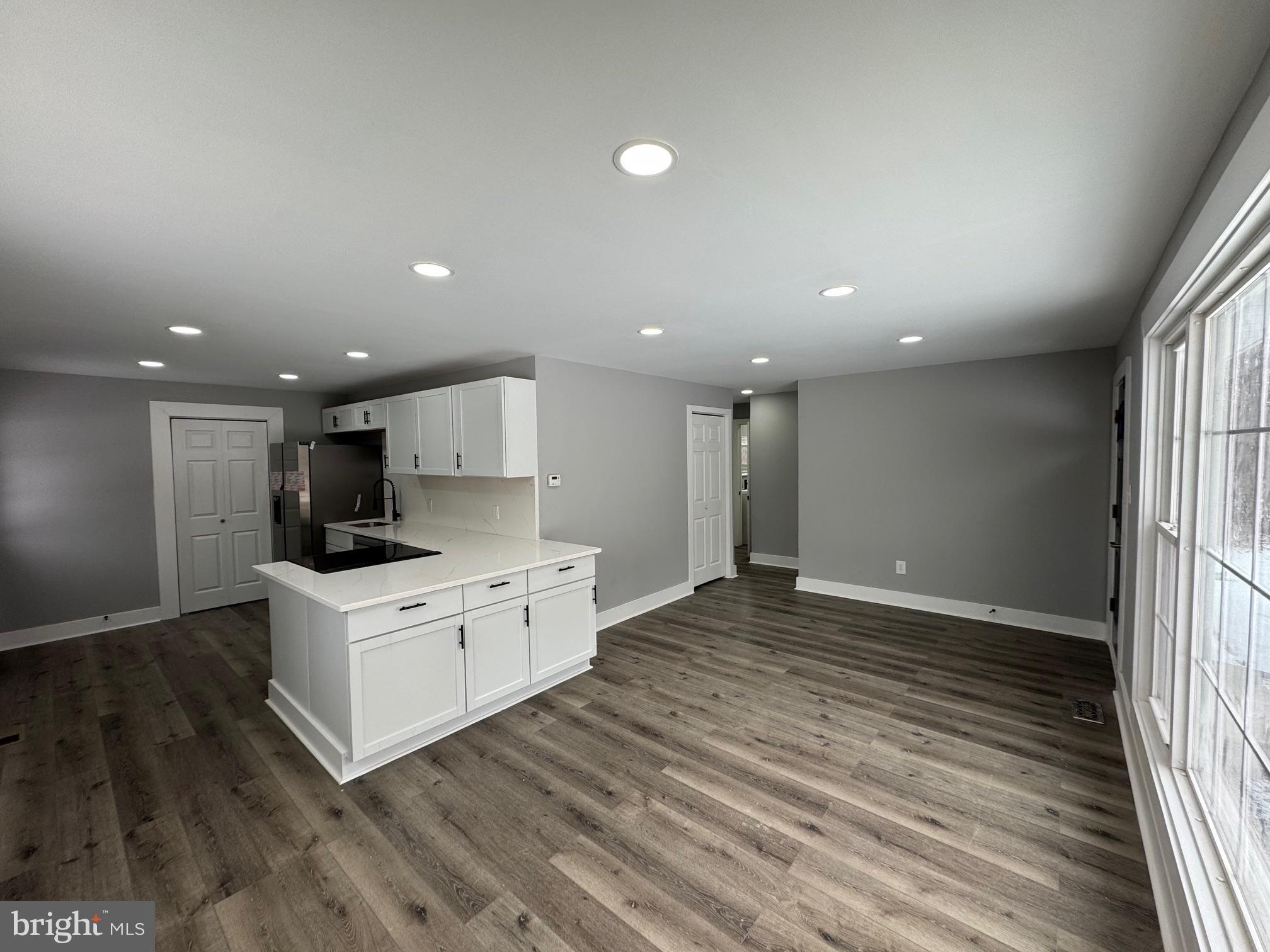 LAKE SHORE - Residential