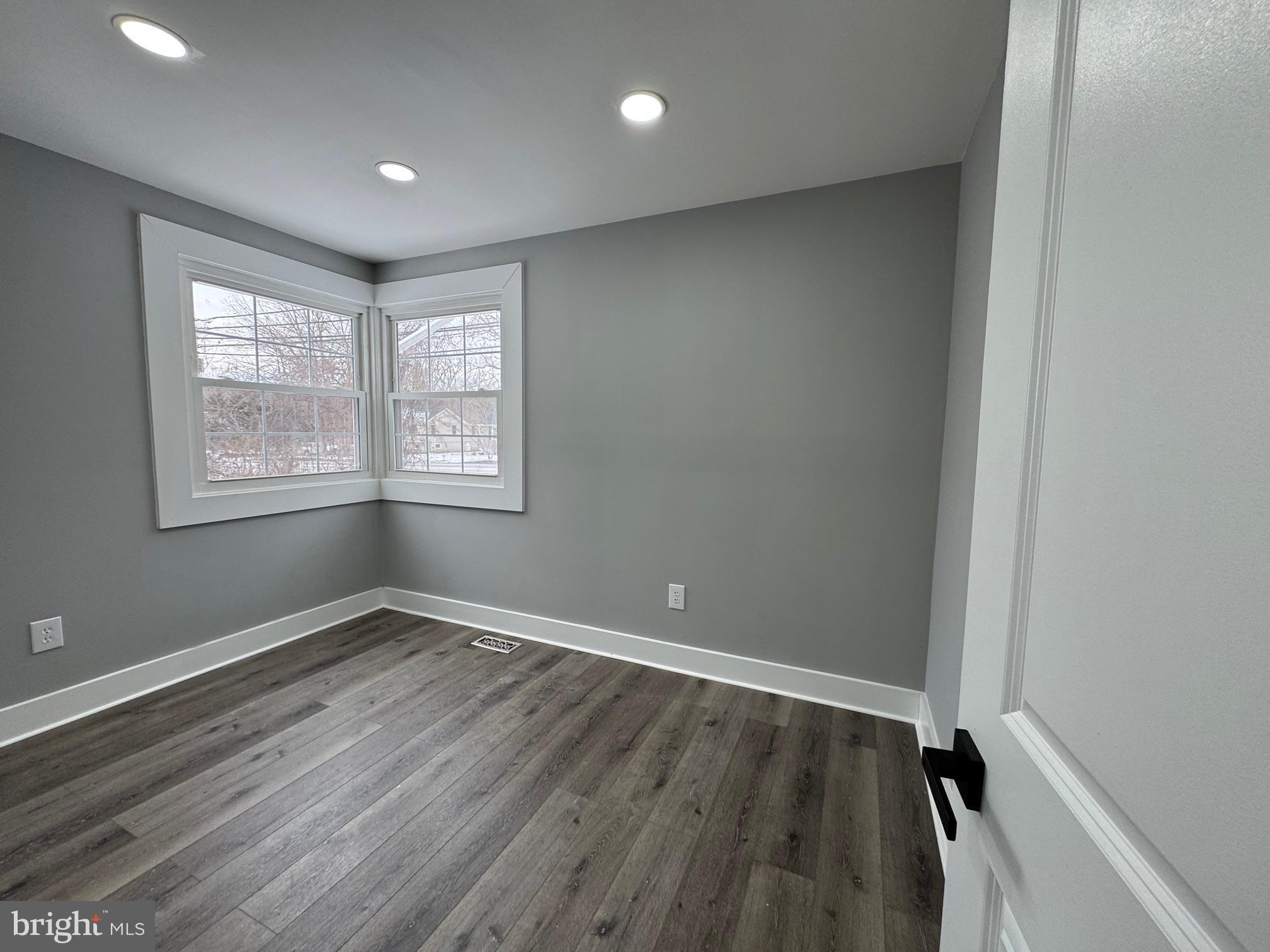 LAKE SHORE - Residential