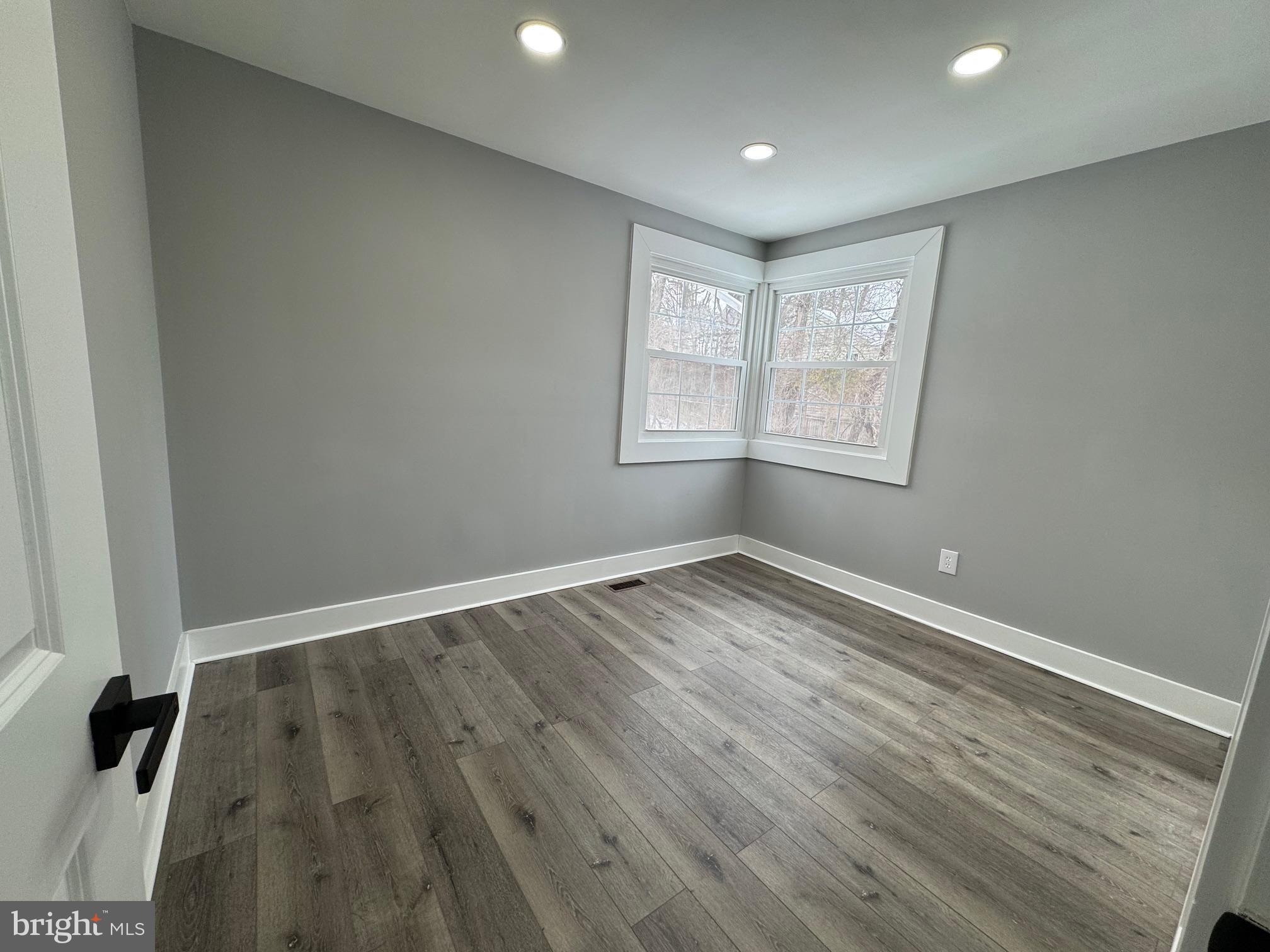 LAKE SHORE - Residential