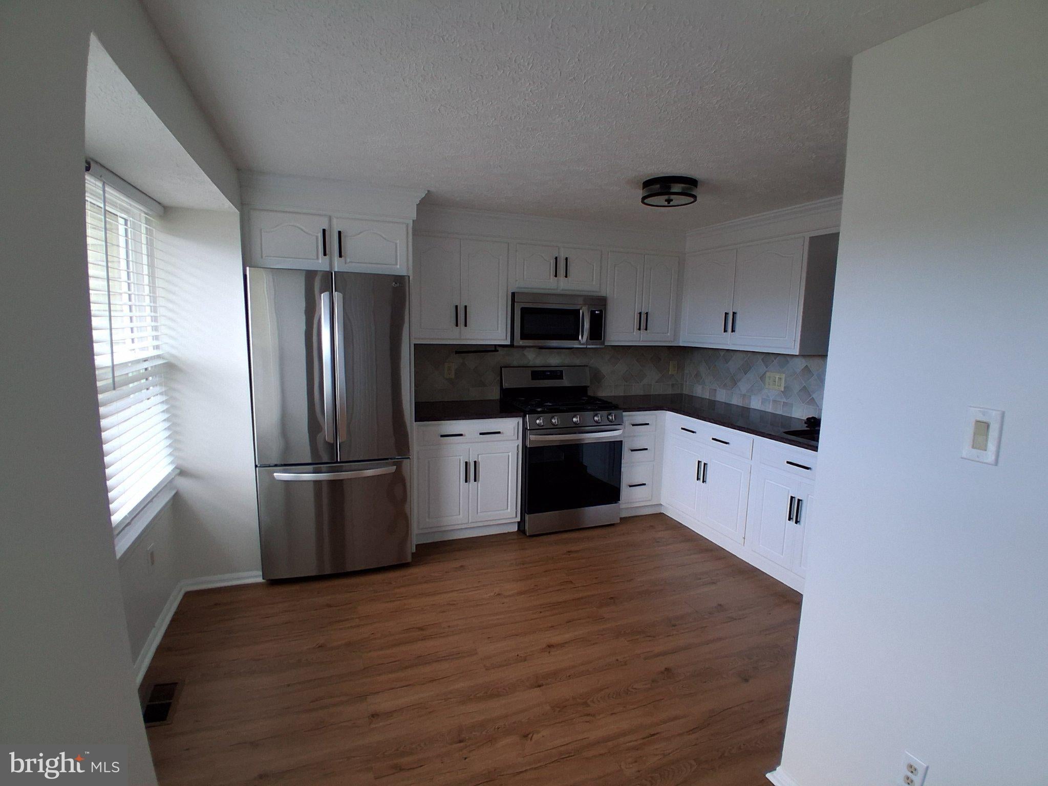 7 REDWOOD COURT
