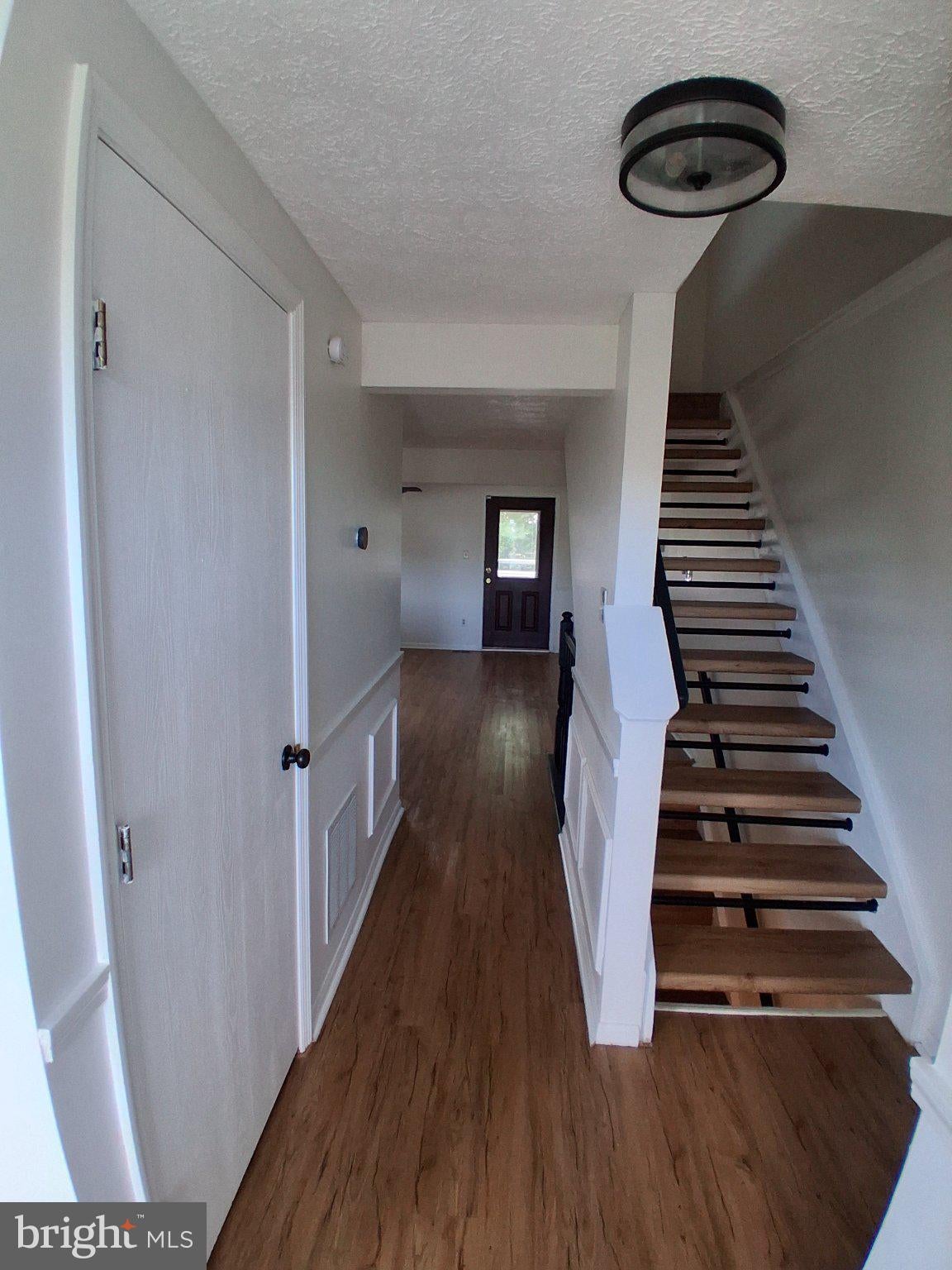 7 REDWOOD COURT