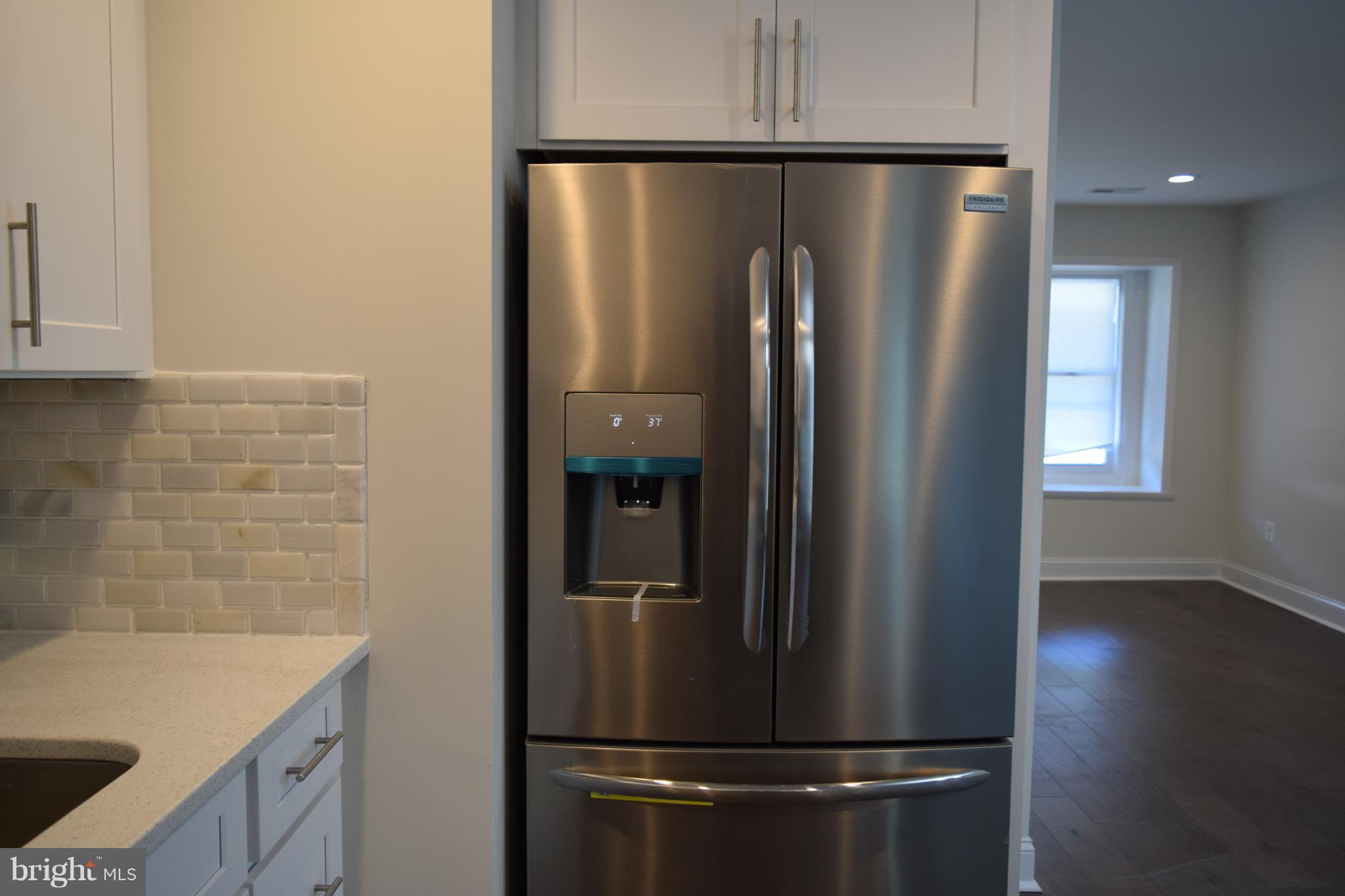 SOUTH LAWN - Residential