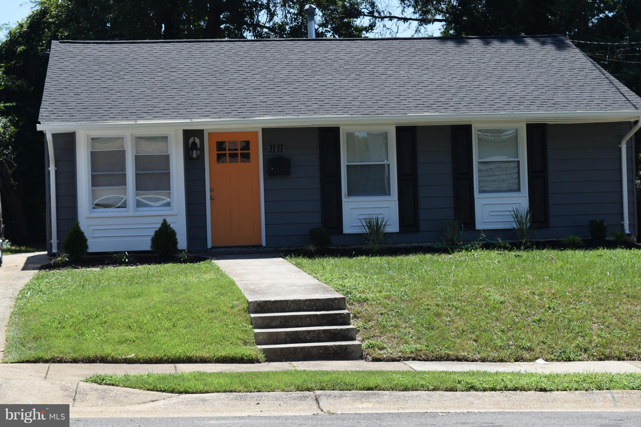 SOUTH LAWN - Residential