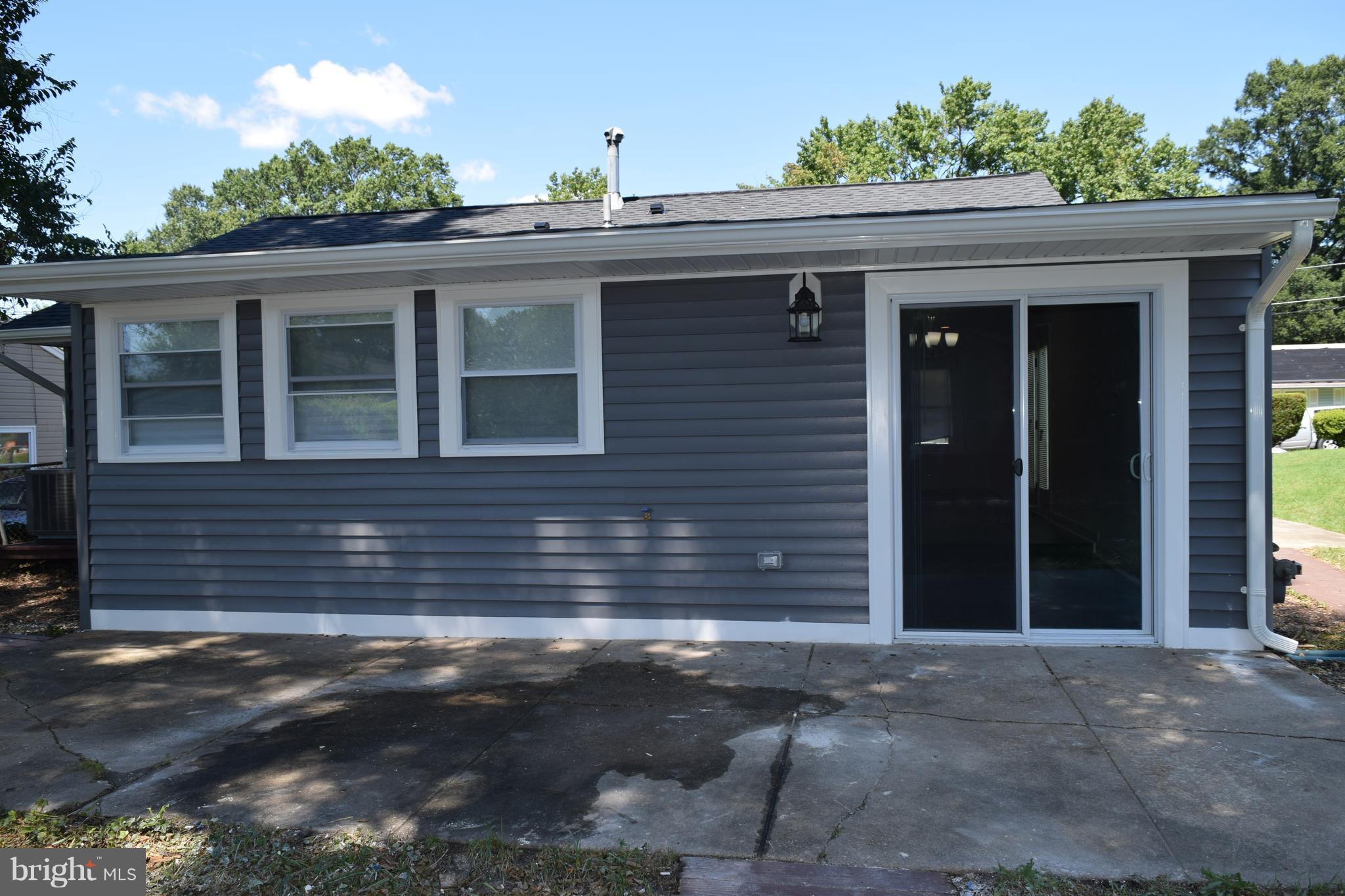 SOUTH LAWN - Residential