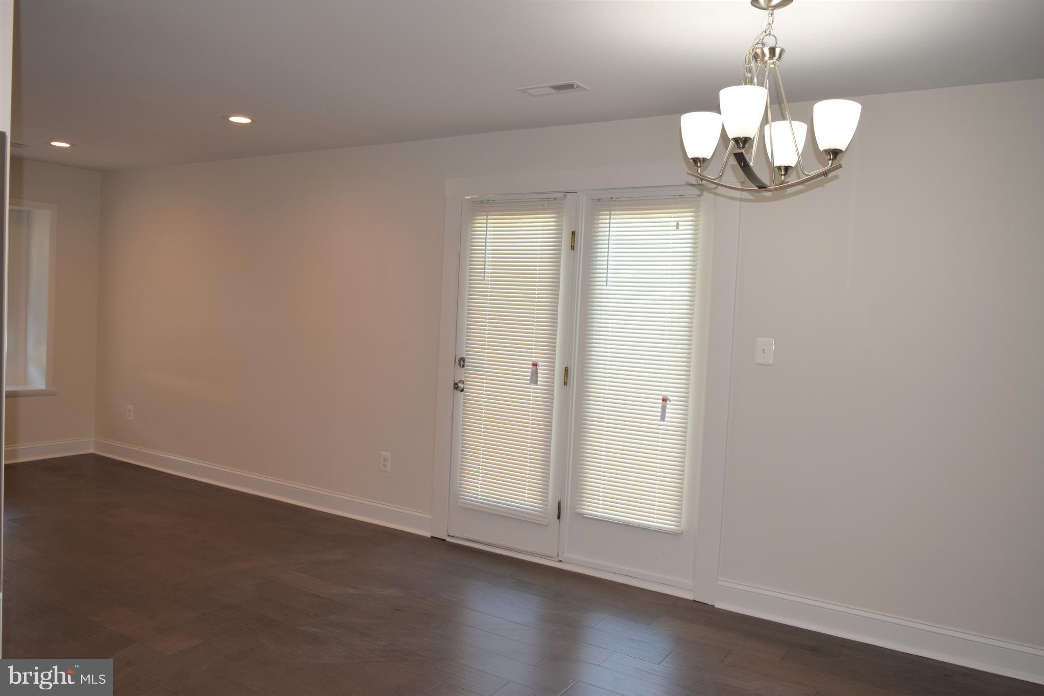 SOUTH LAWN - Residential