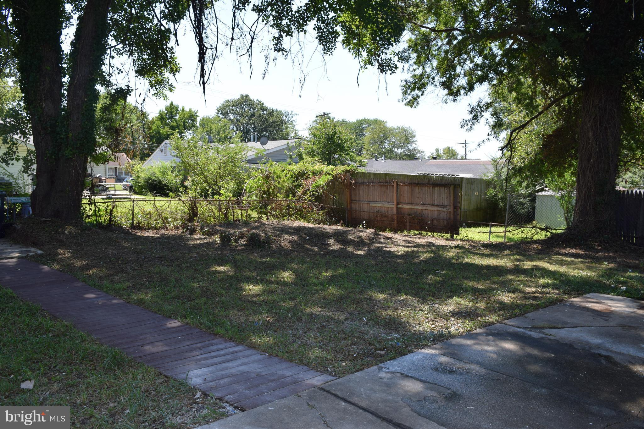 SOUTH LAWN - Residential