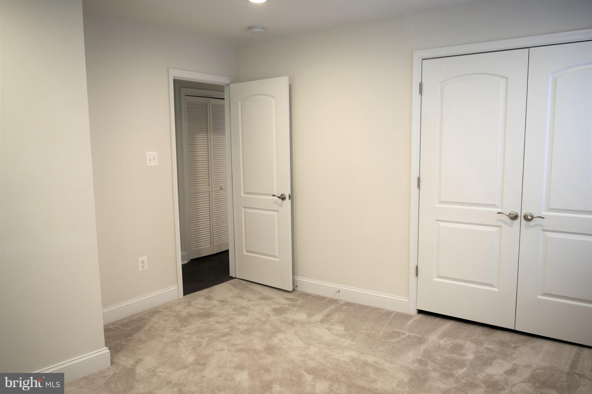 SOUTH LAWN - Residential