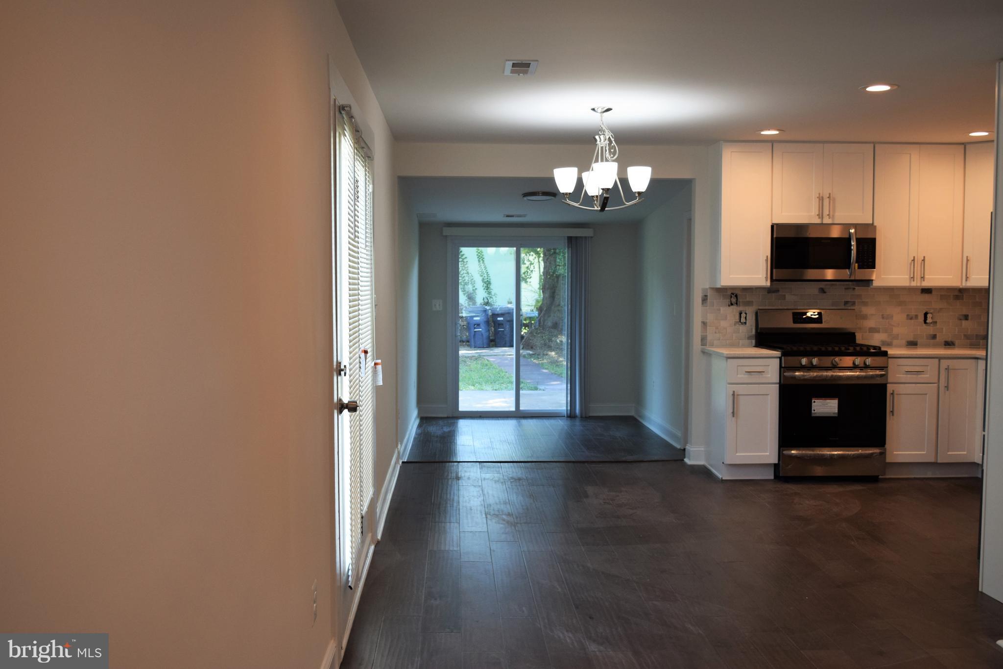 SOUTH LAWN - Residential