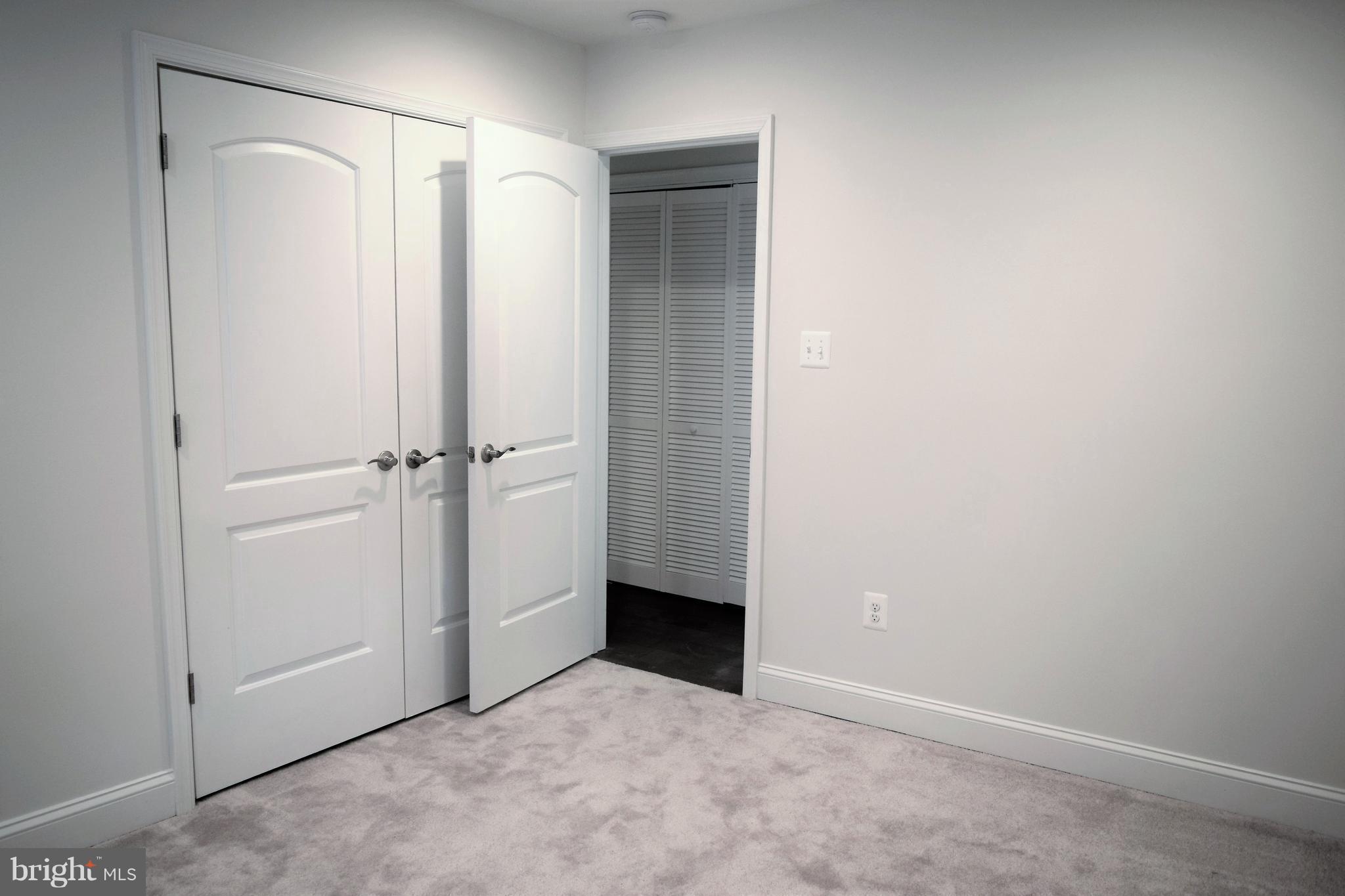 SOUTH LAWN - Residential