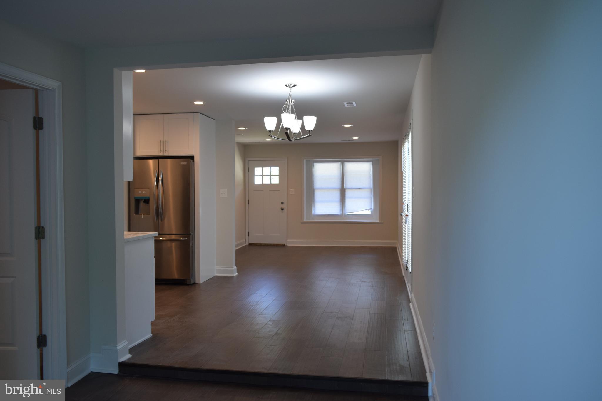 SOUTH LAWN - Residential