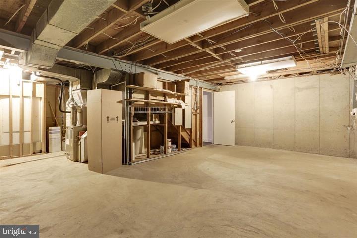 INVERNESS FOREST - Residential Lease