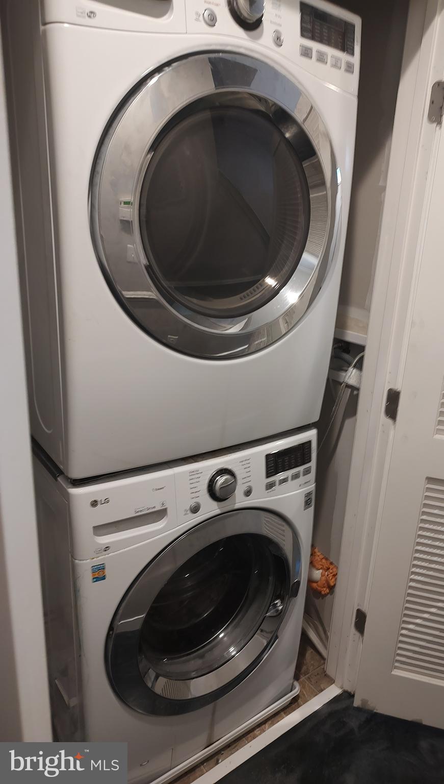 OAKVIEW VILLAGE - Residential