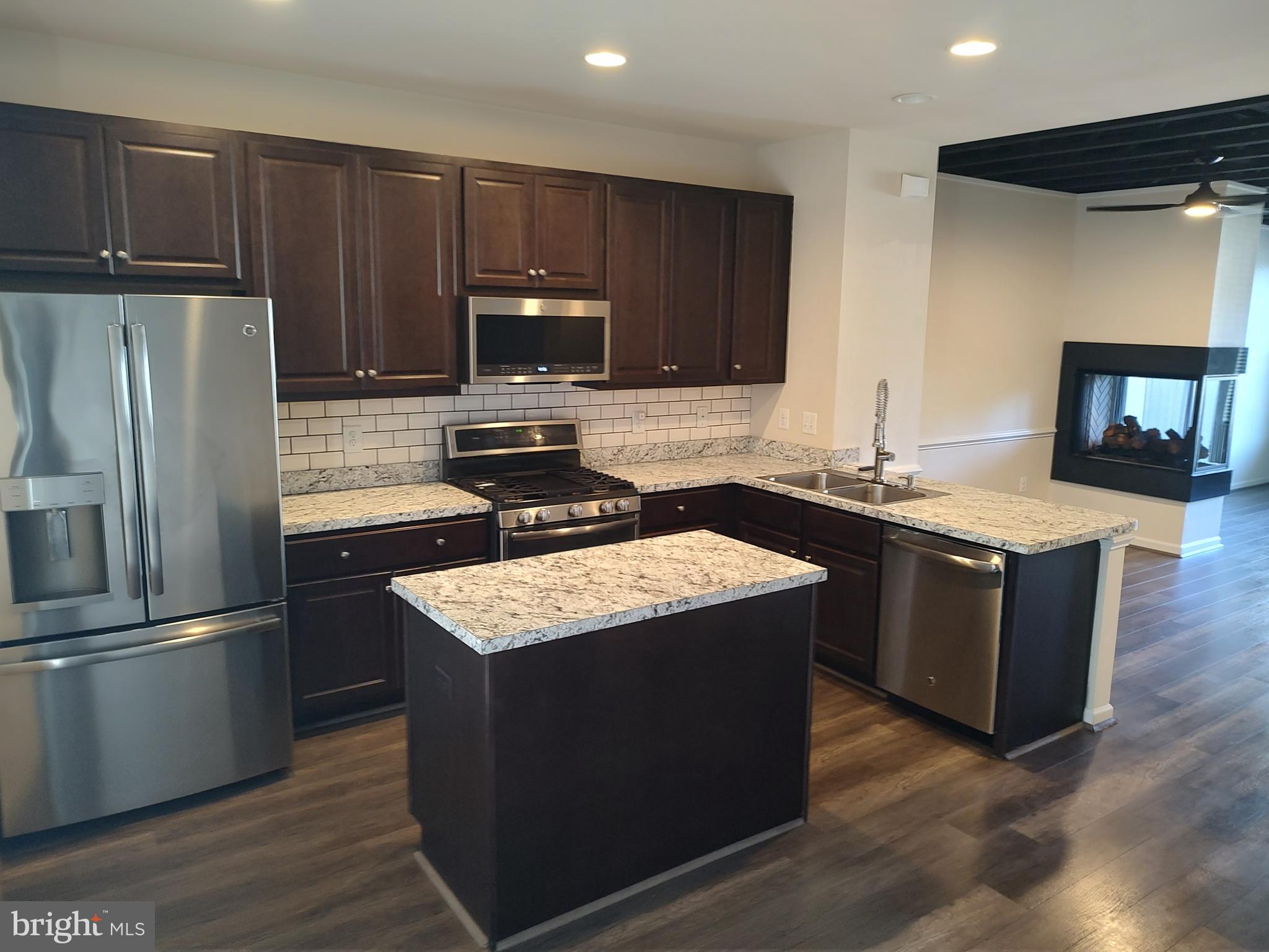 338 WHITE OAK WAY