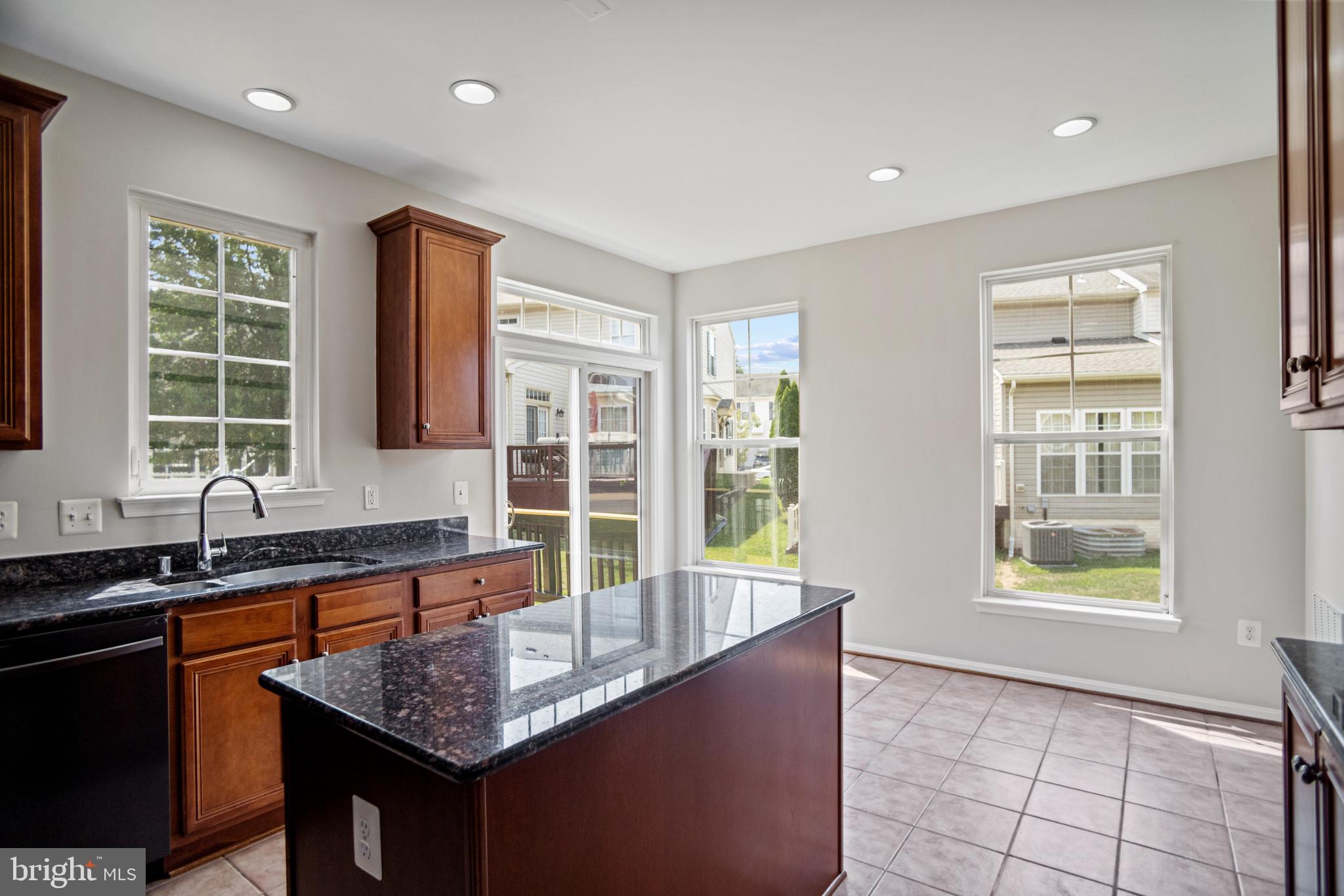 SEVEN OAKS - Residential