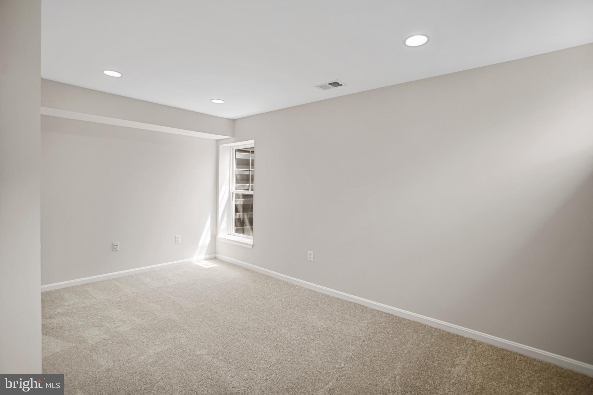 SEVEN OAKS - Residential